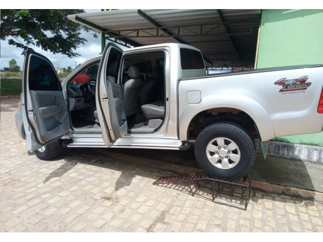 TOYOTA HILUX SW4