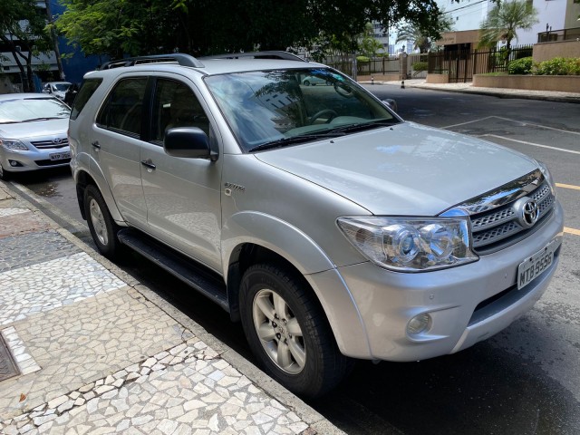 TOYOTA HILUX SW4