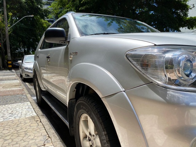 TOYOTA HILUX SW4