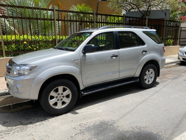 TOYOTA HILUX SW4