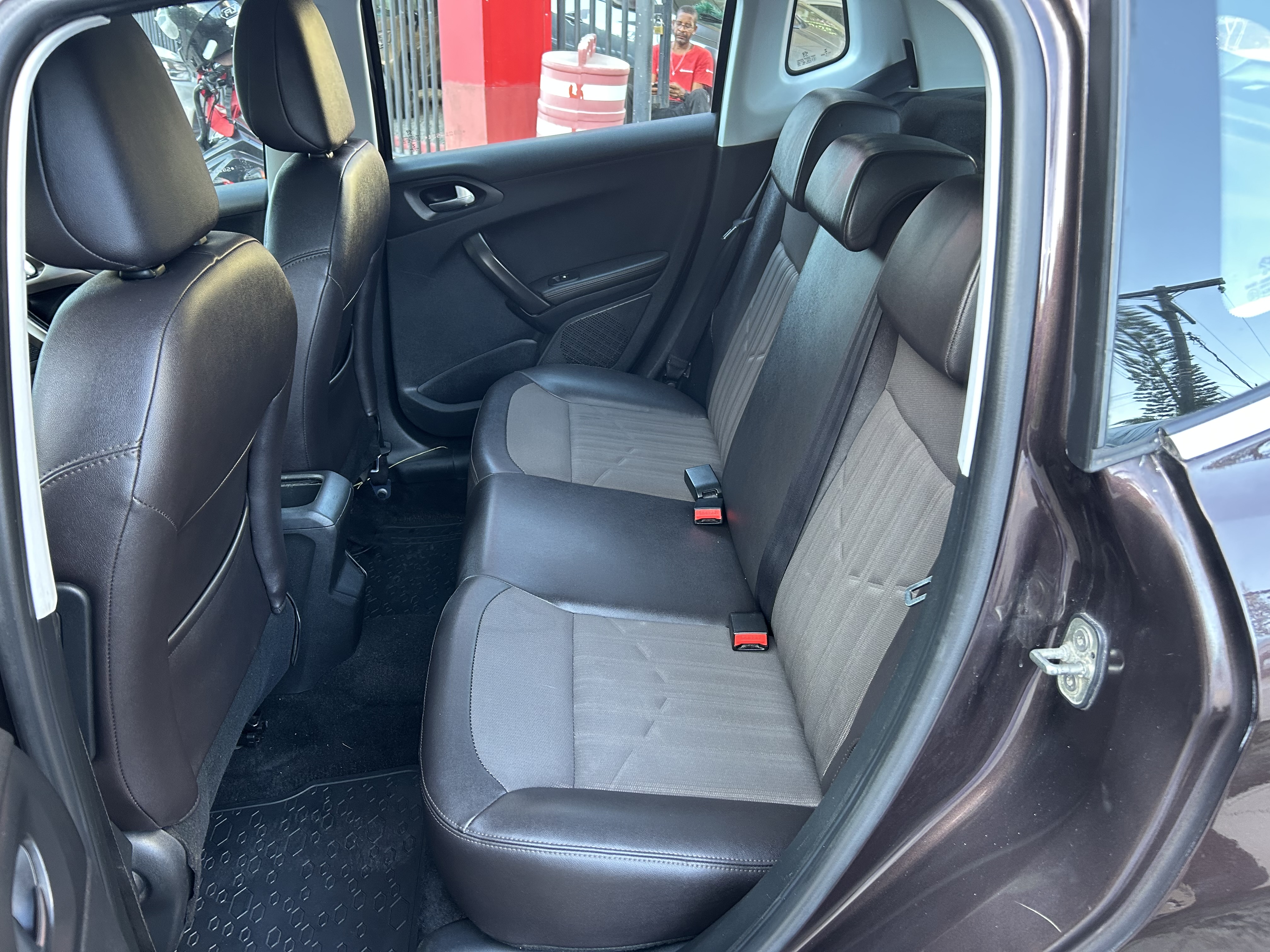 PEUGEOT 2008 griffe