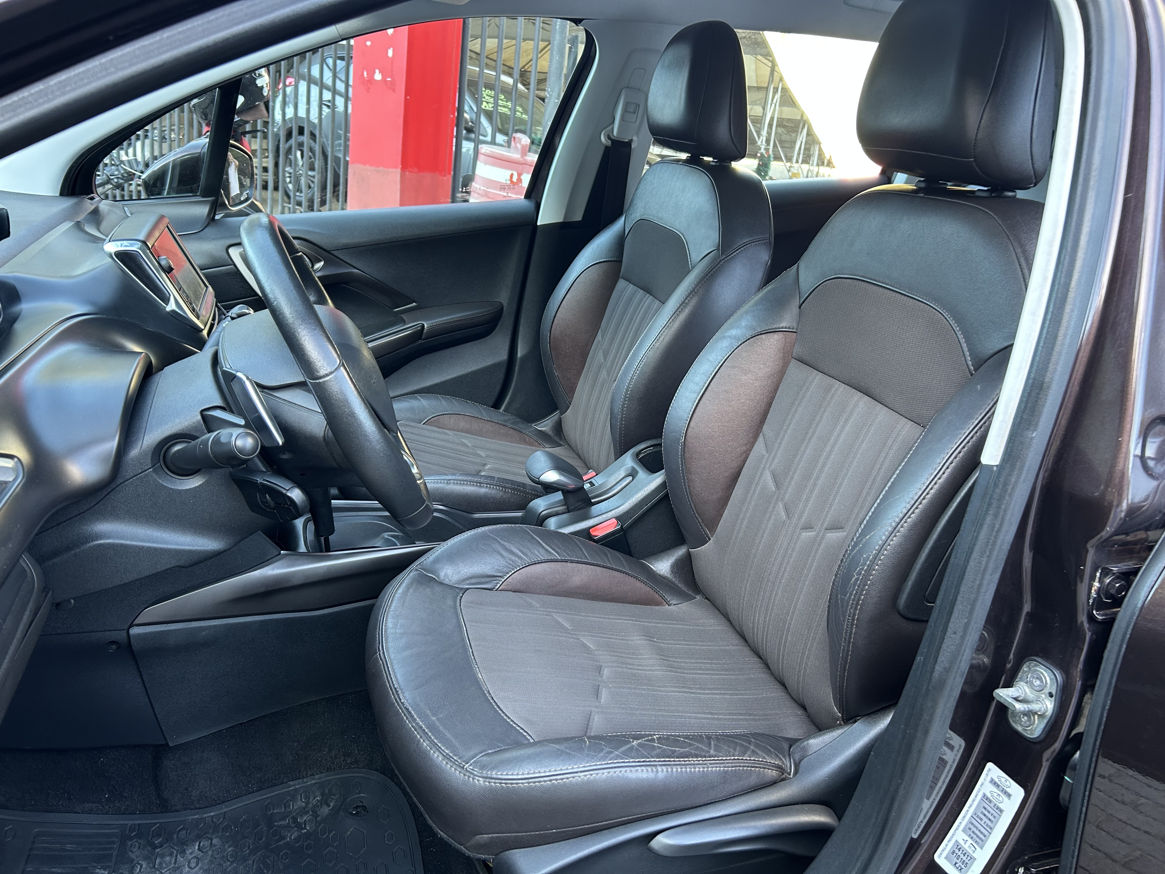 PEUGEOT 2008 griffe