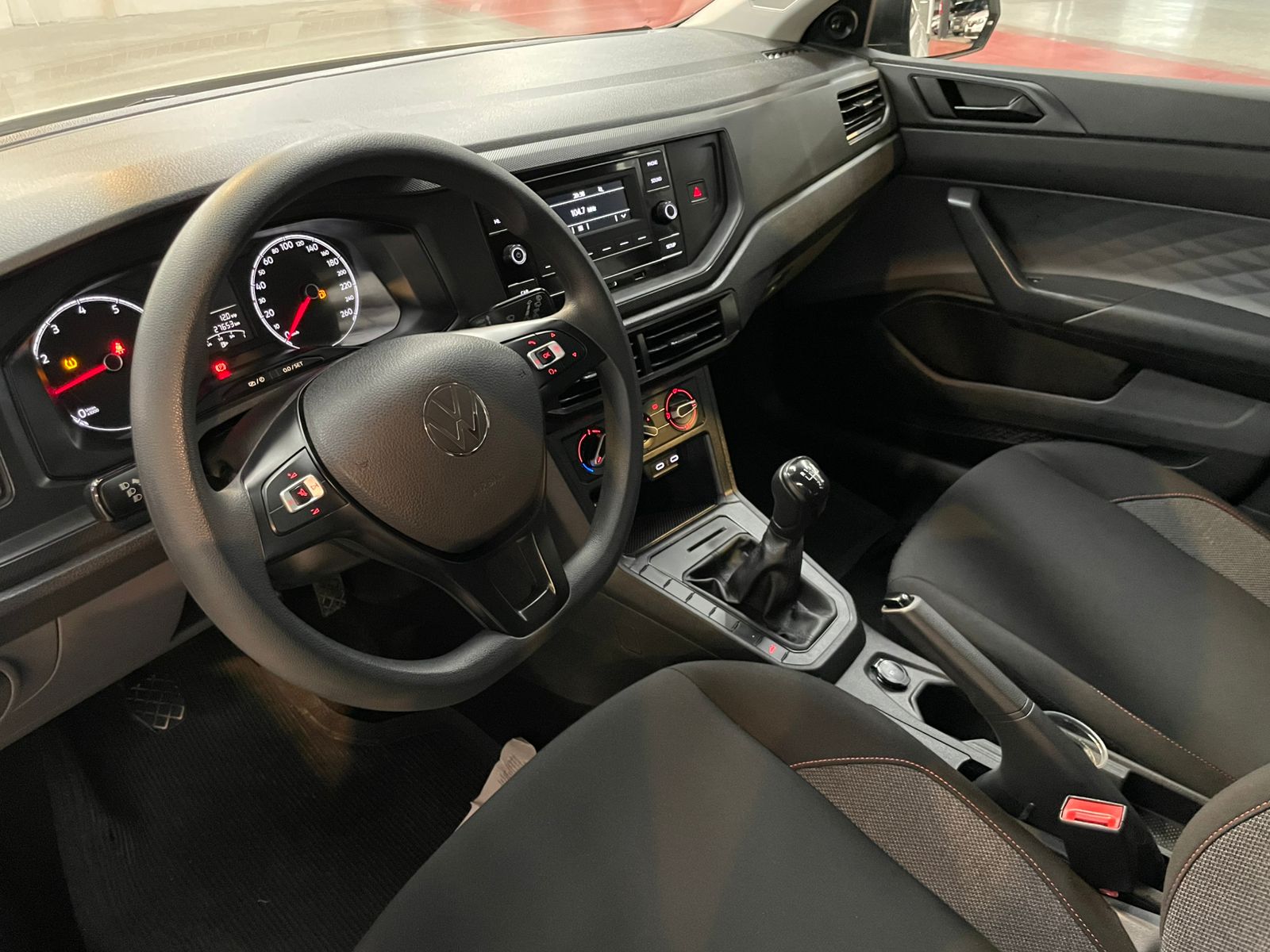 VOLKSWAGEN POLO