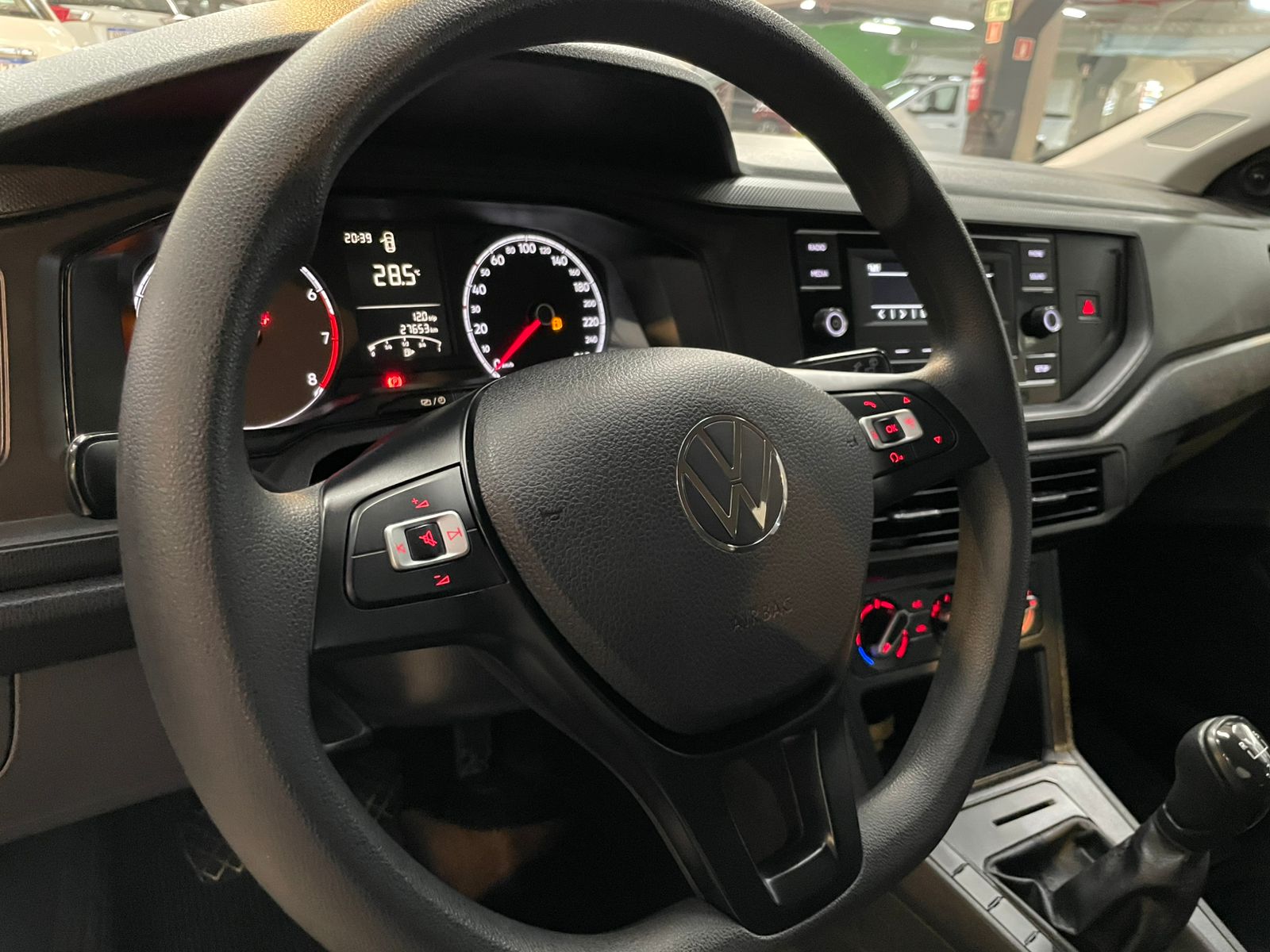 VOLKSWAGEN POLO