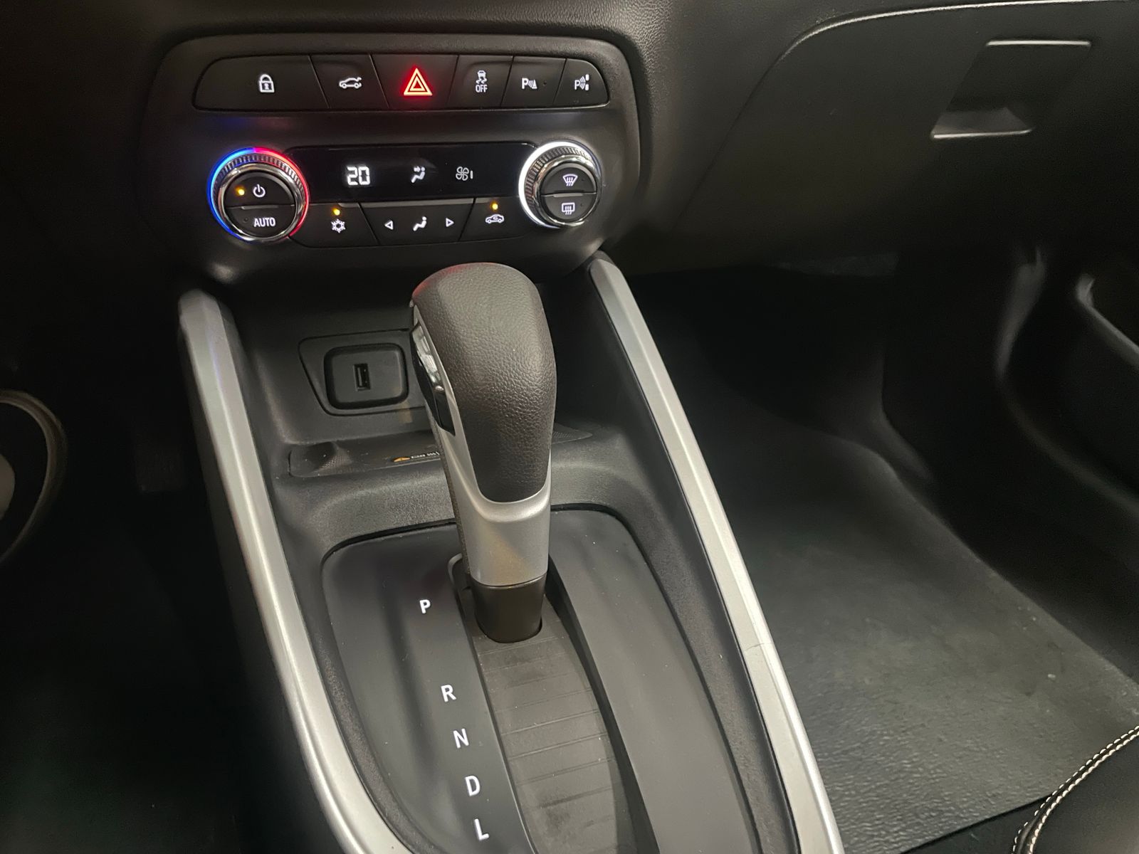 CHEVROLET onix plus 1.0t premier 2