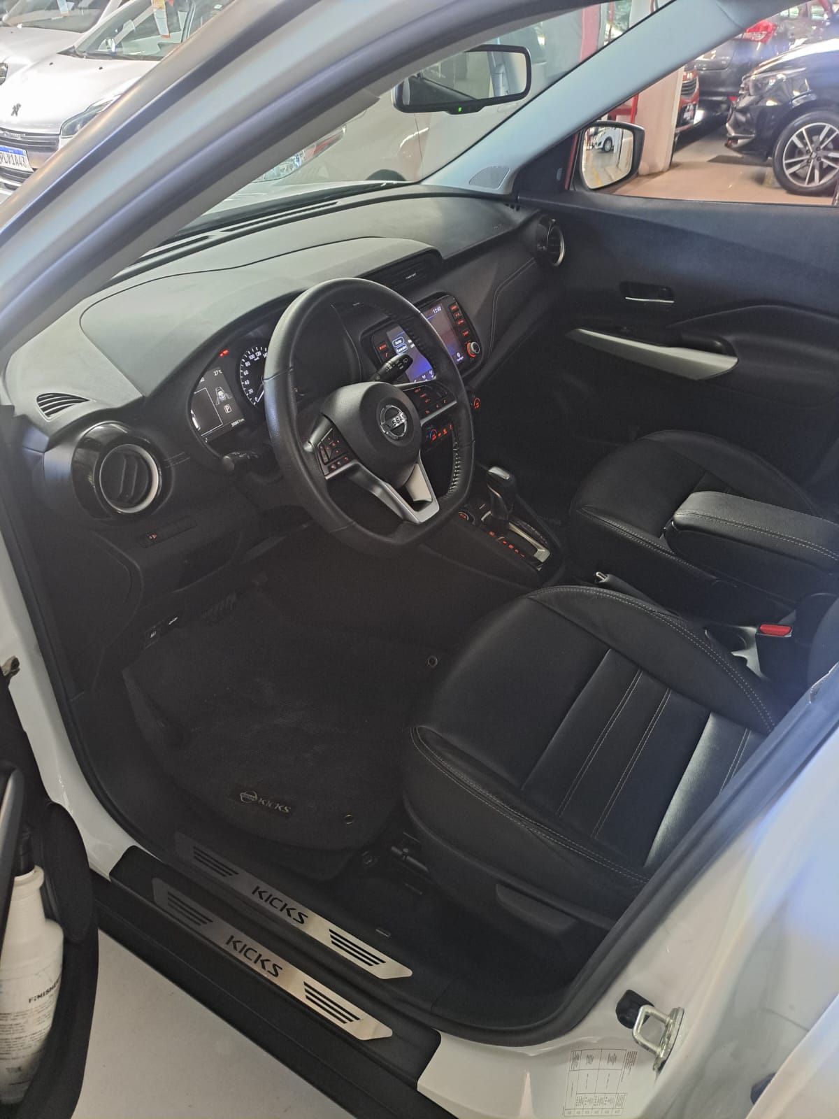 NISSAN kicks exclusi cvt