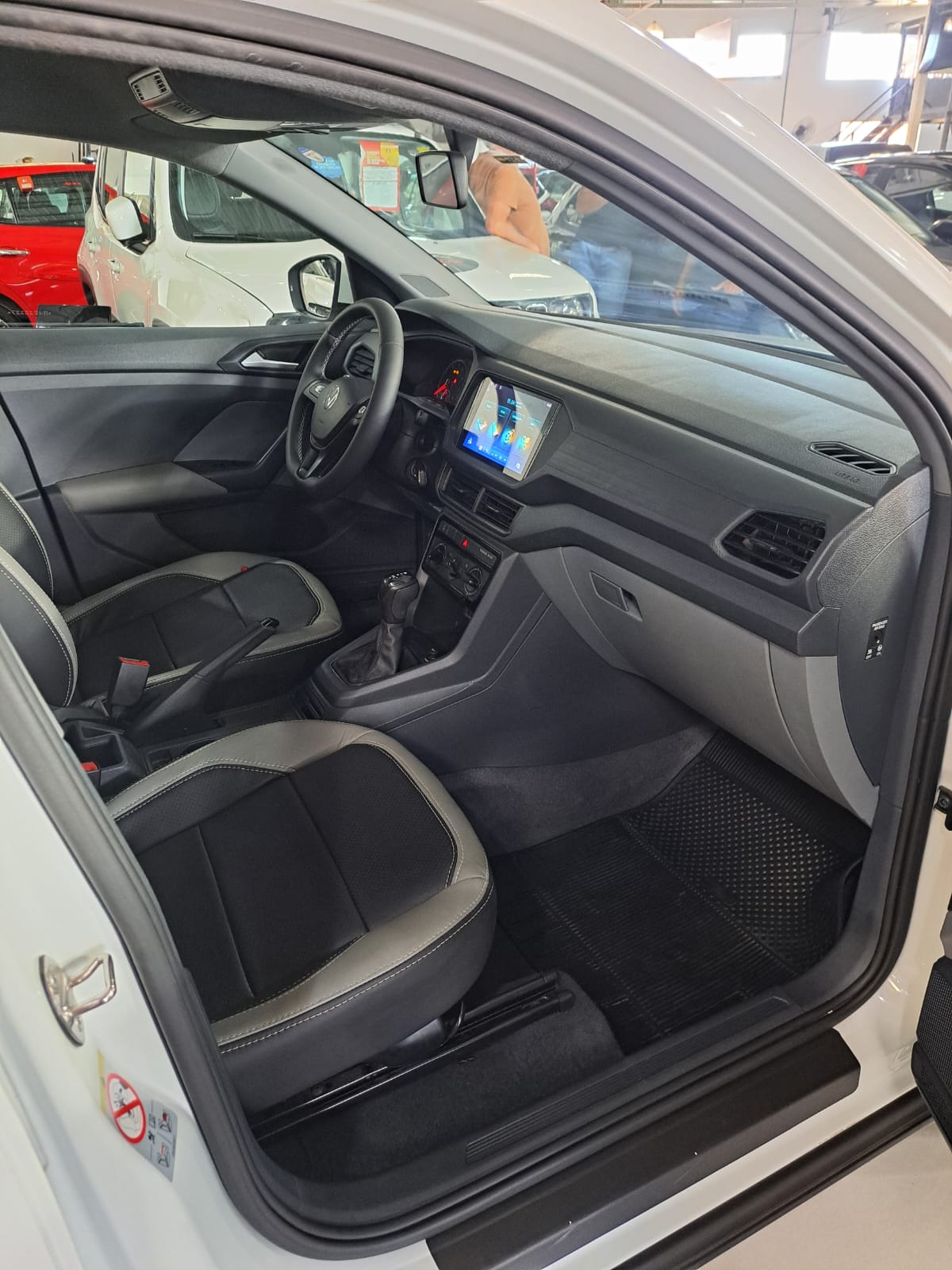 VOLKSWAGEN t cross sense ad