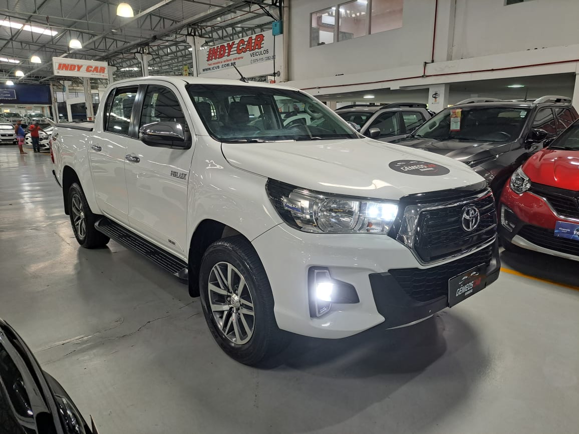 TOYOTA hilux 2.8 srv 4x4 cd 16v diesel 4p aut