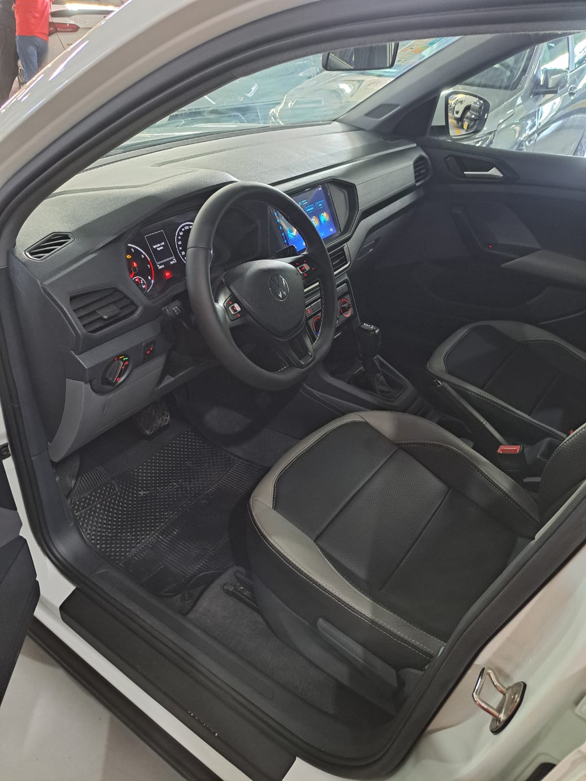 VOLKSWAGEN t cross sense ad