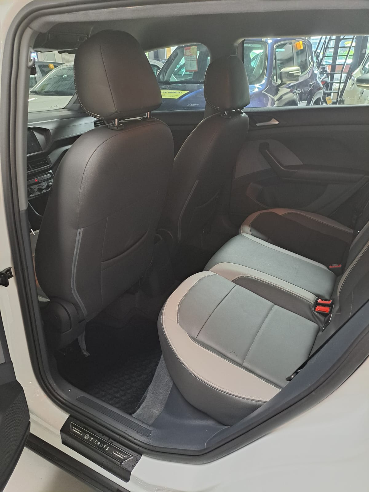 VOLKSWAGEN t cross sense ad