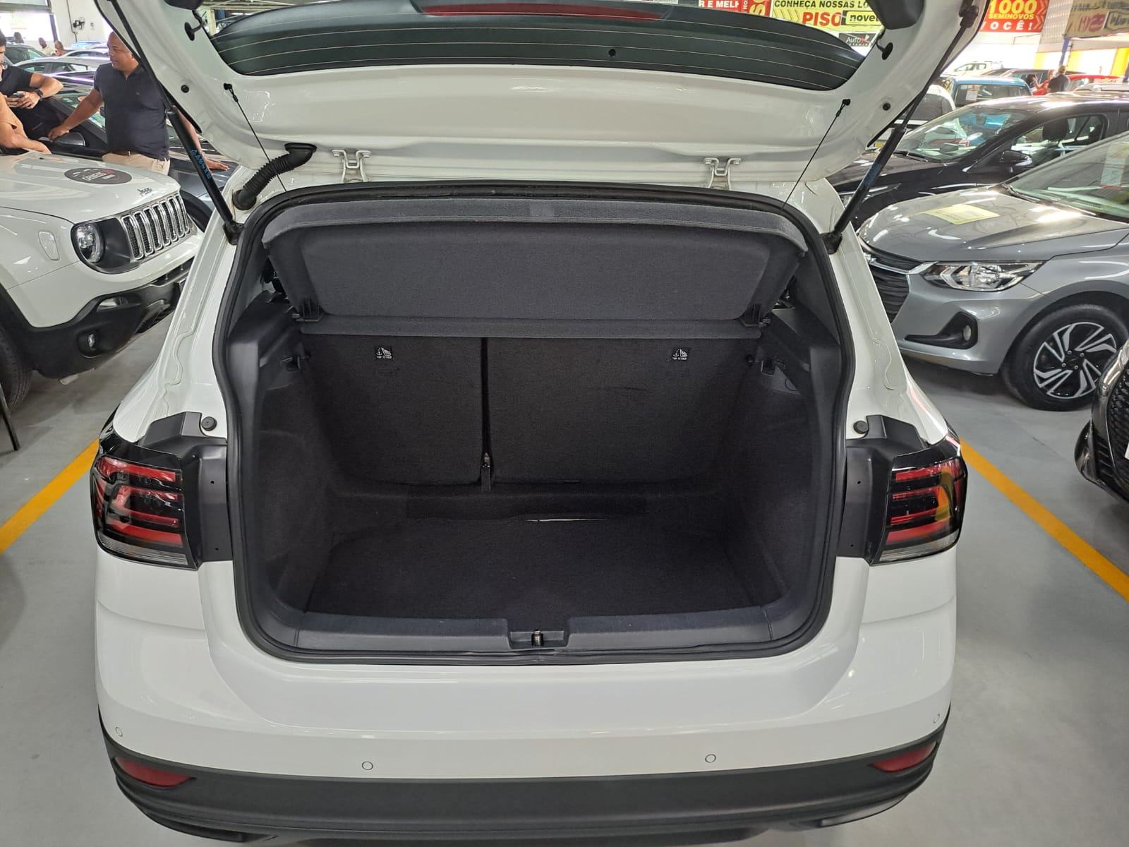VOLKSWAGEN t cross sense ad