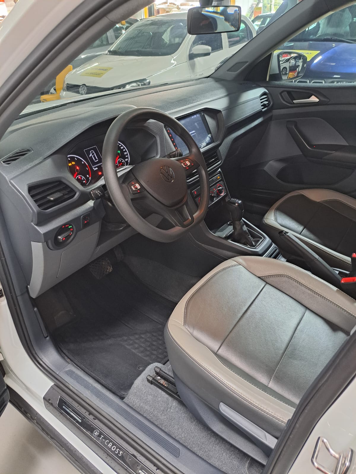 VOLKSWAGEN t cross sense ad