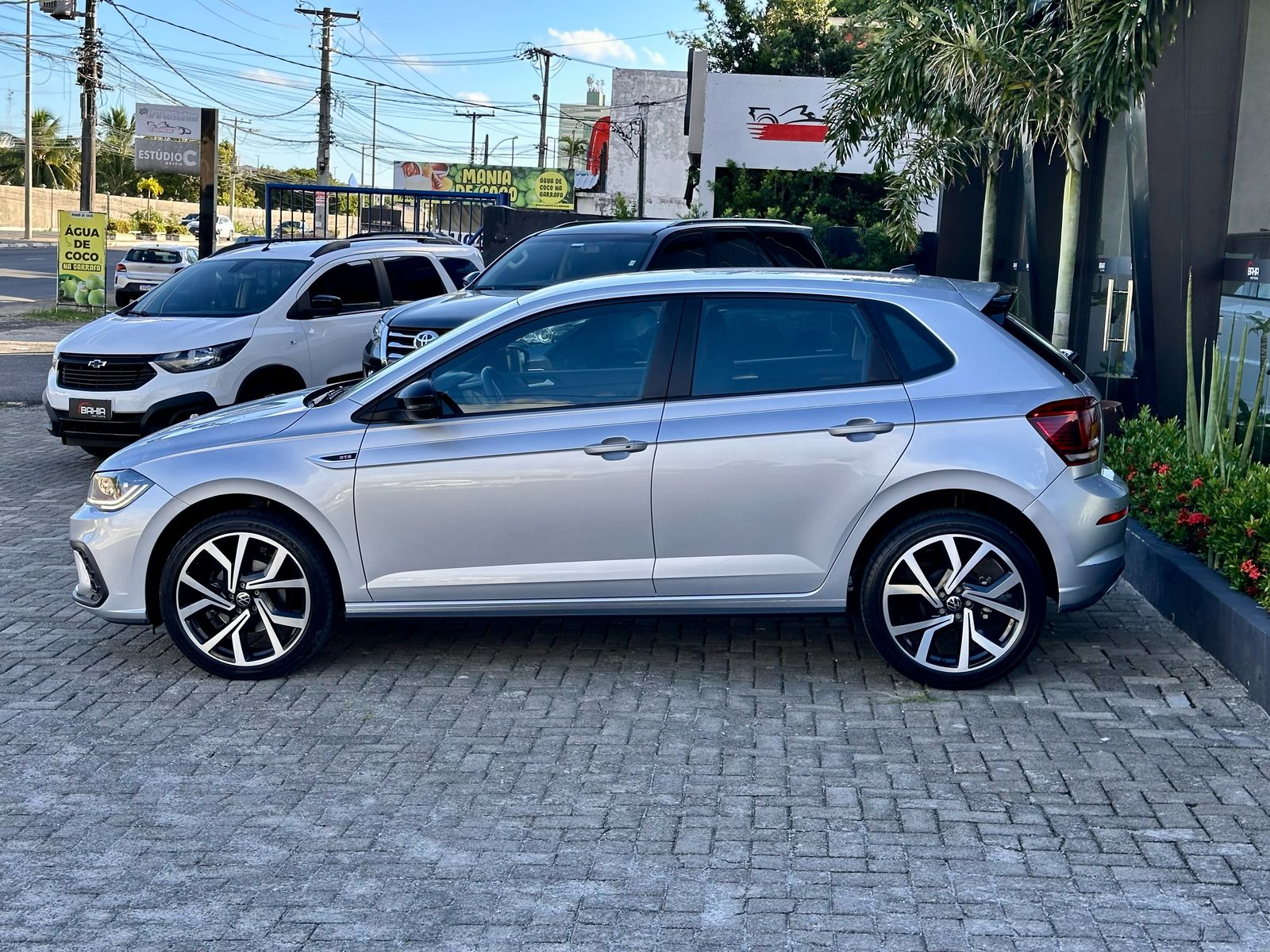 VOLKSWAGEN POLO
