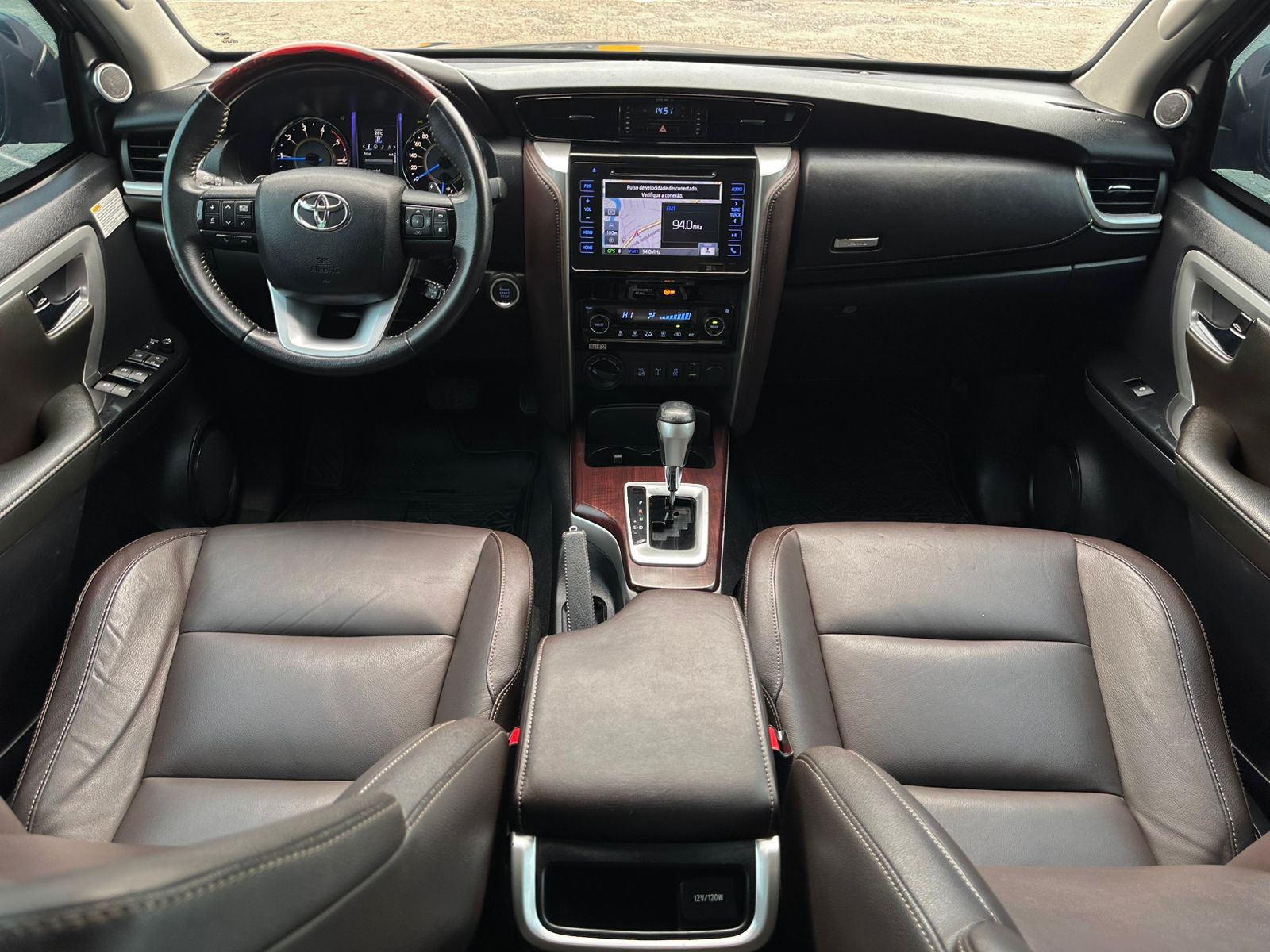 TOYOTA SW4