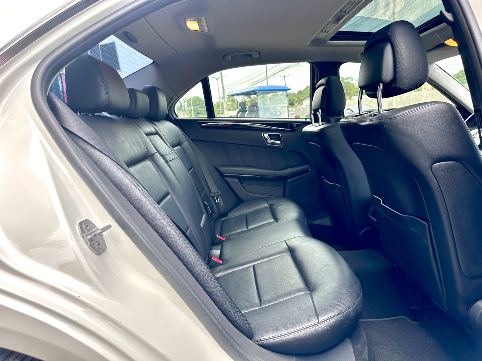 MERCEDES-BENZ E 250