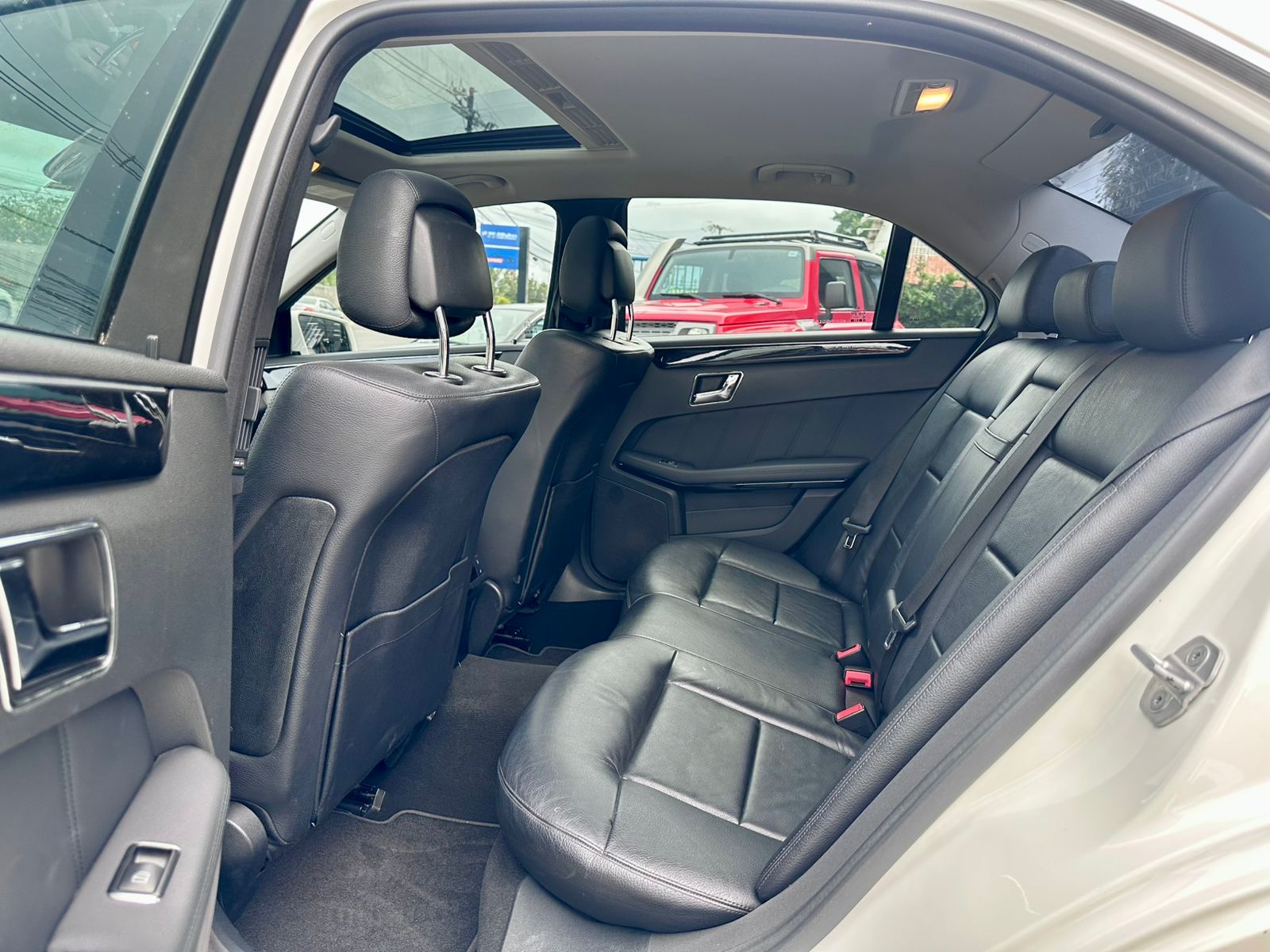 MERCEDES-BENZ E 250