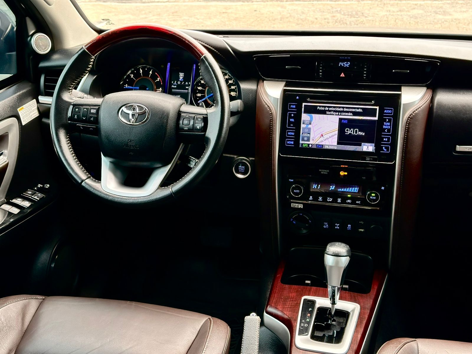 TOYOTA SW4