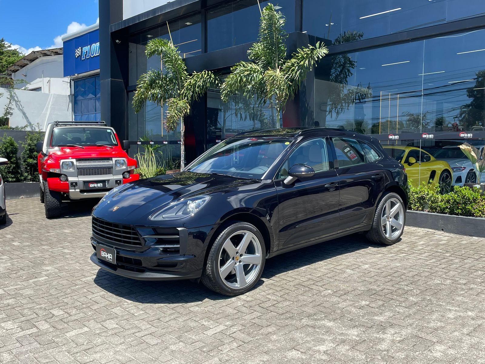 PORSCHE MACAN