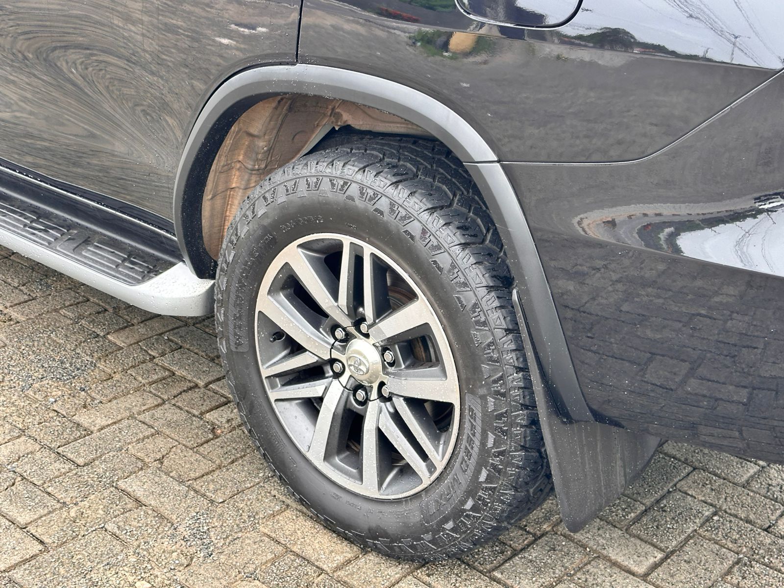 TOYOTA SW4