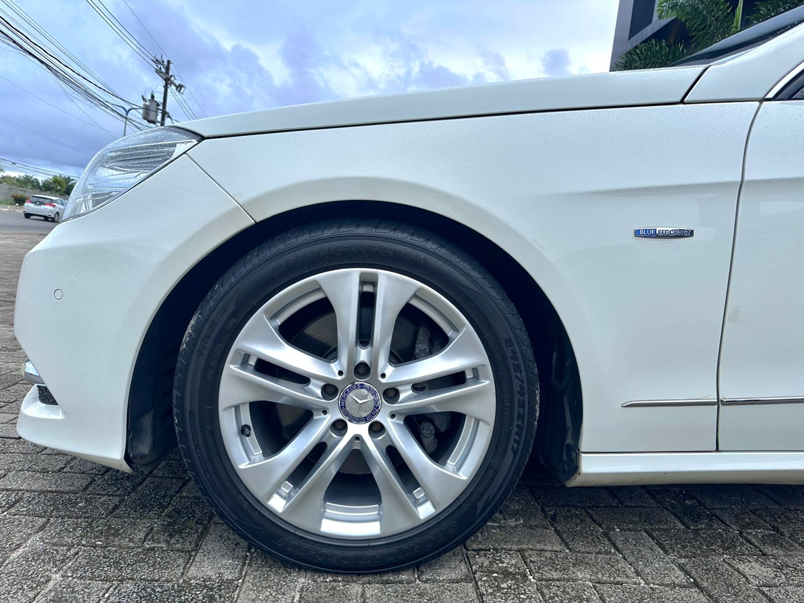 MERCEDES-BENZ E 250