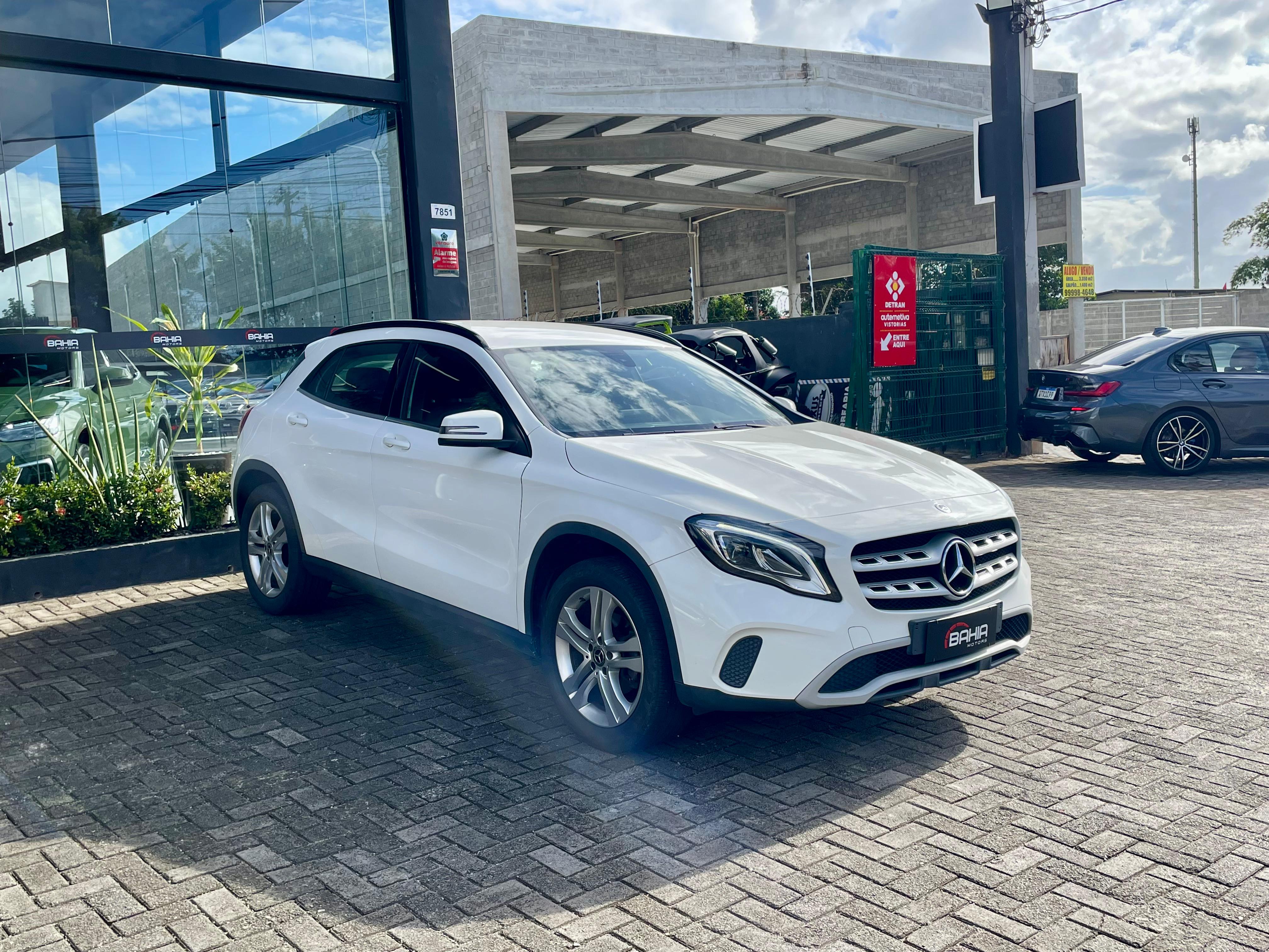 MERCEDES-BENZ GLA 200