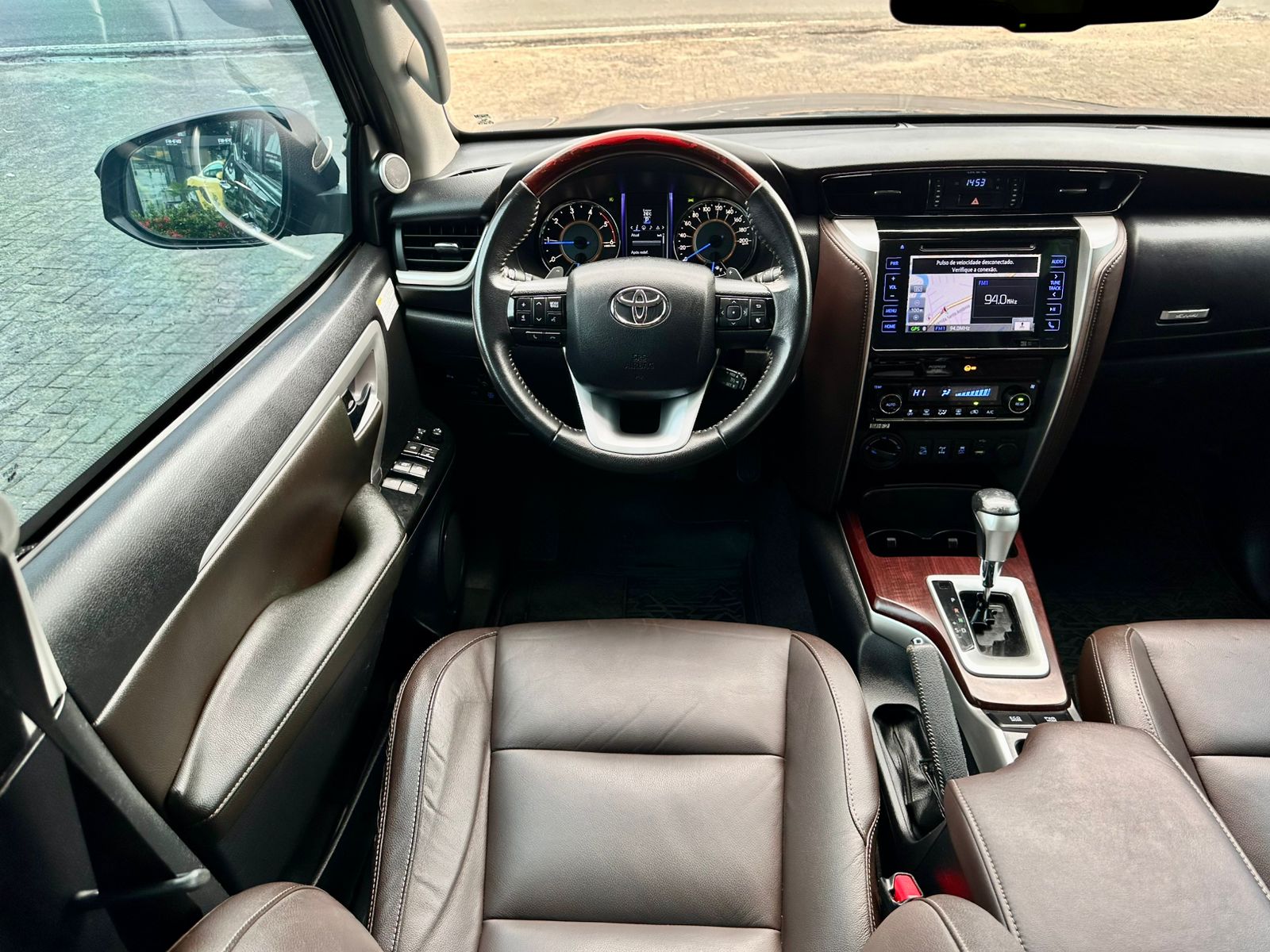 TOYOTA SW4