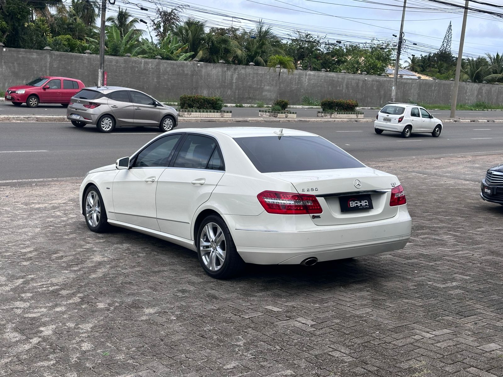 MERCEDES-BENZ E 250