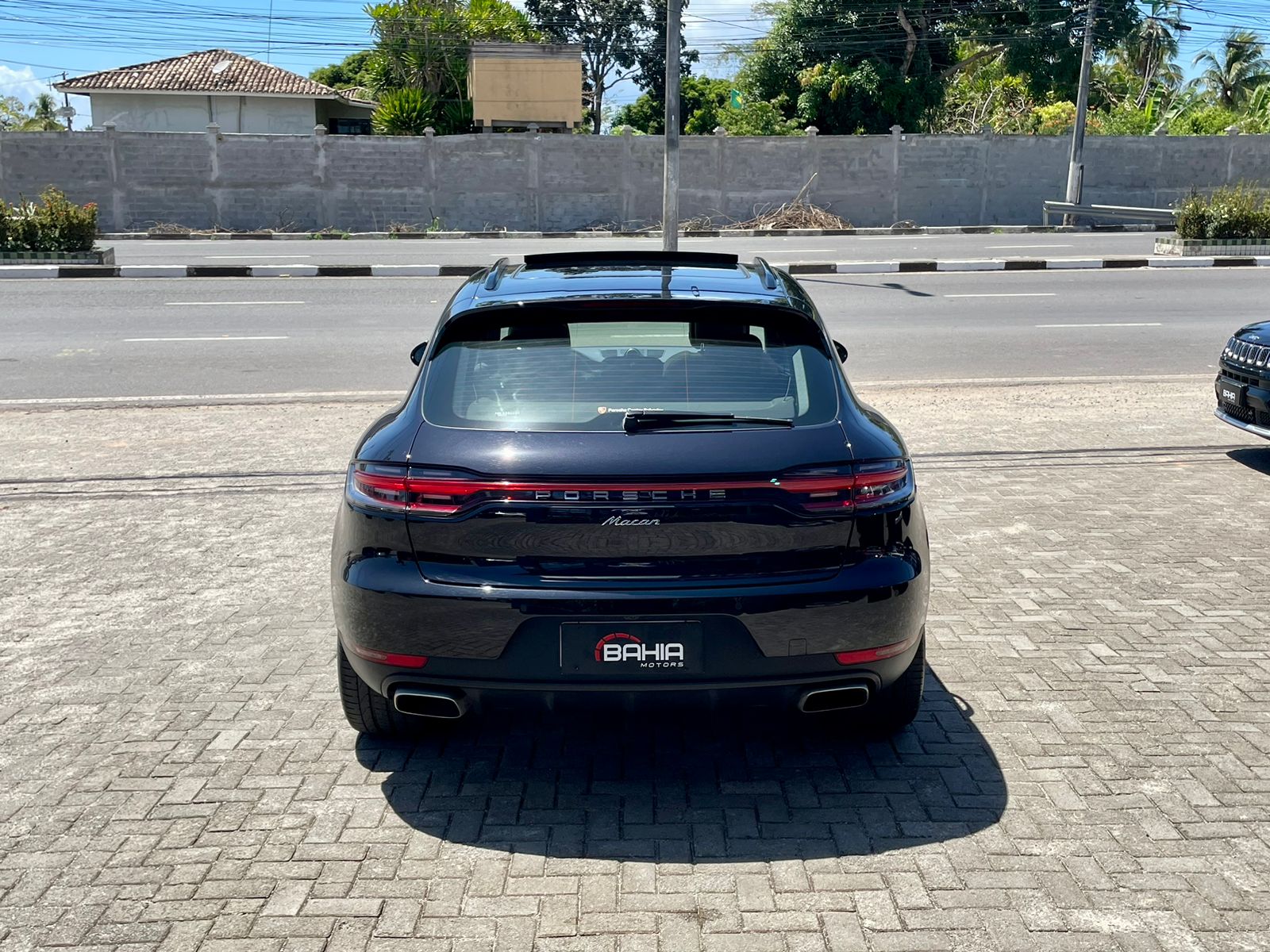 PORSCHE MACAN