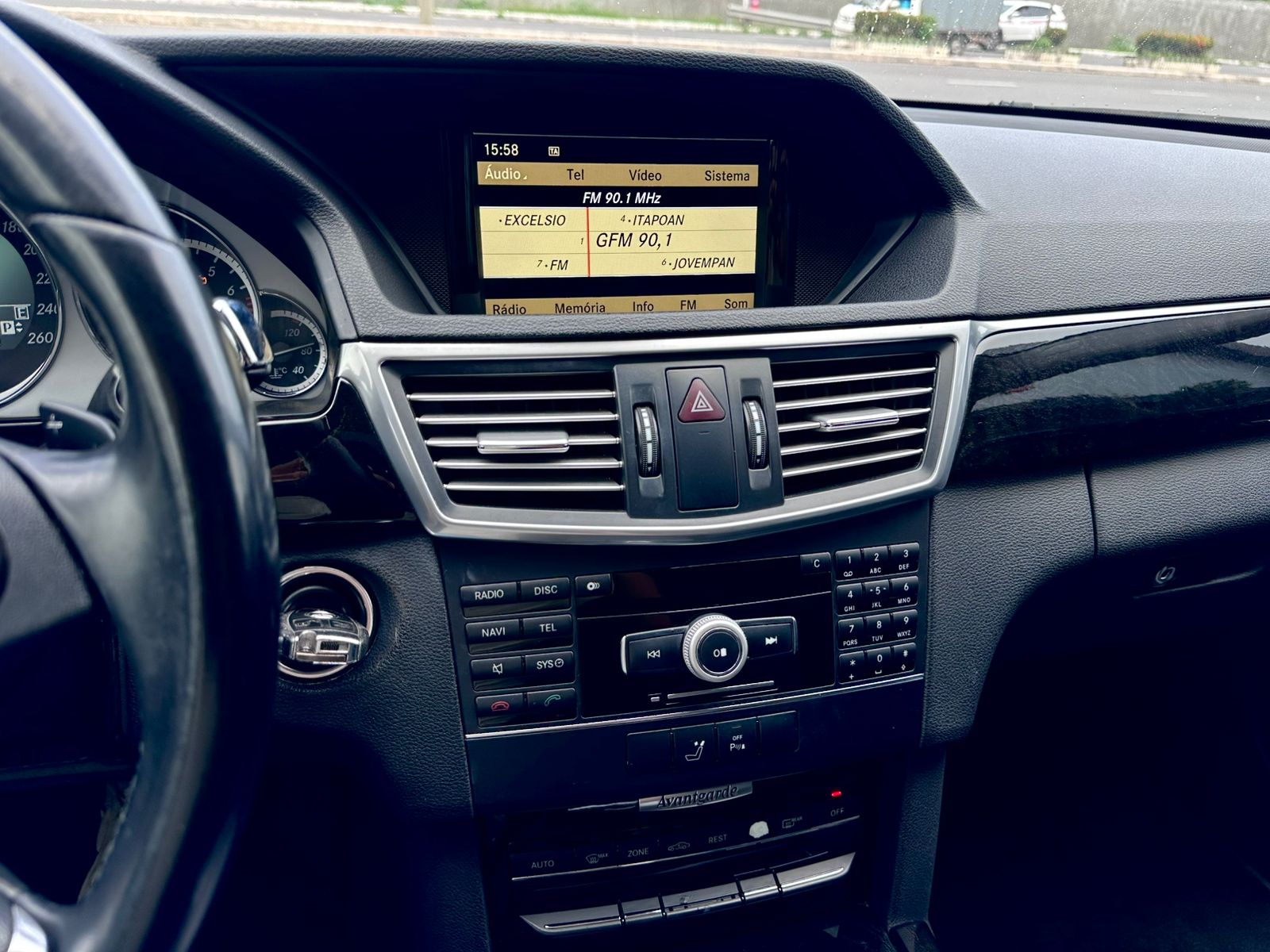 MERCEDES-BENZ E 250