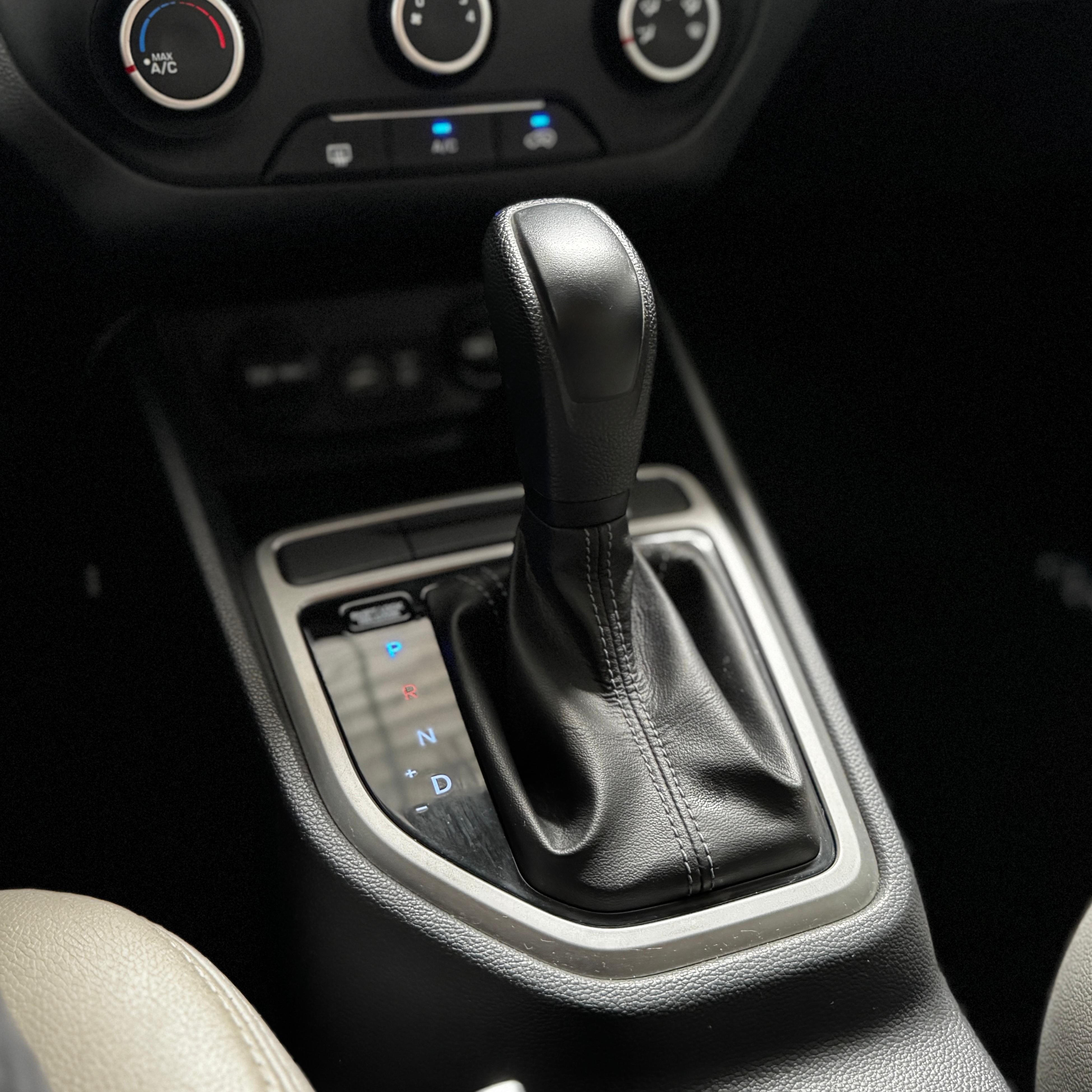 HYUNDAI creta 16a attitu