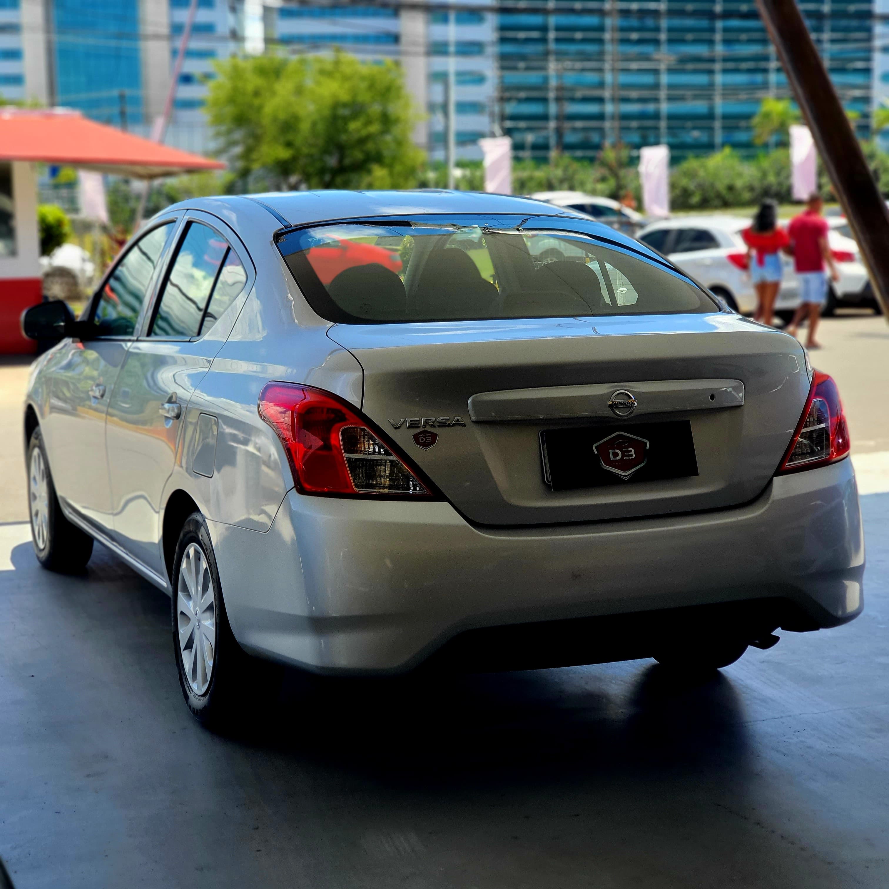 NISSAN VERSA