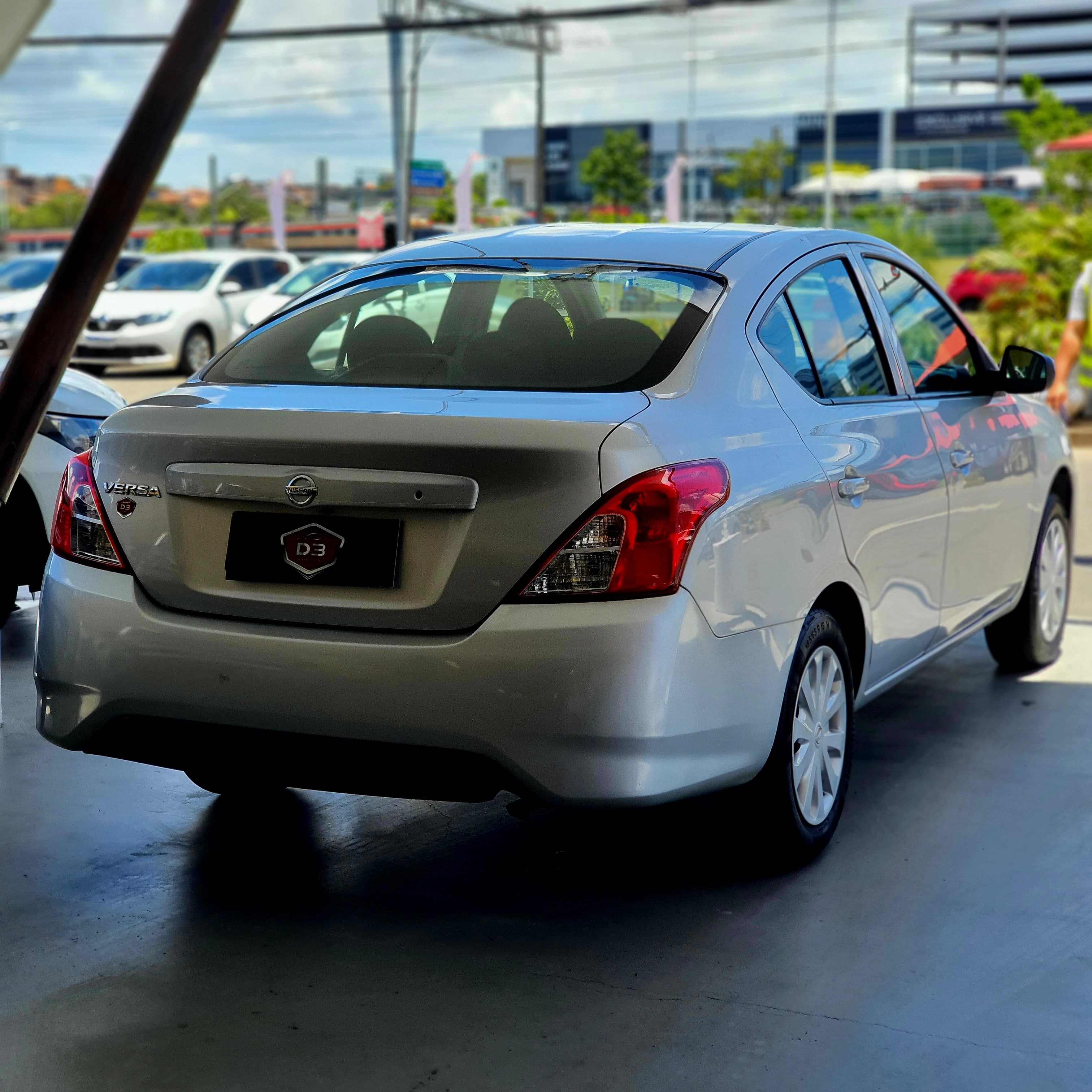 NISSAN VERSA