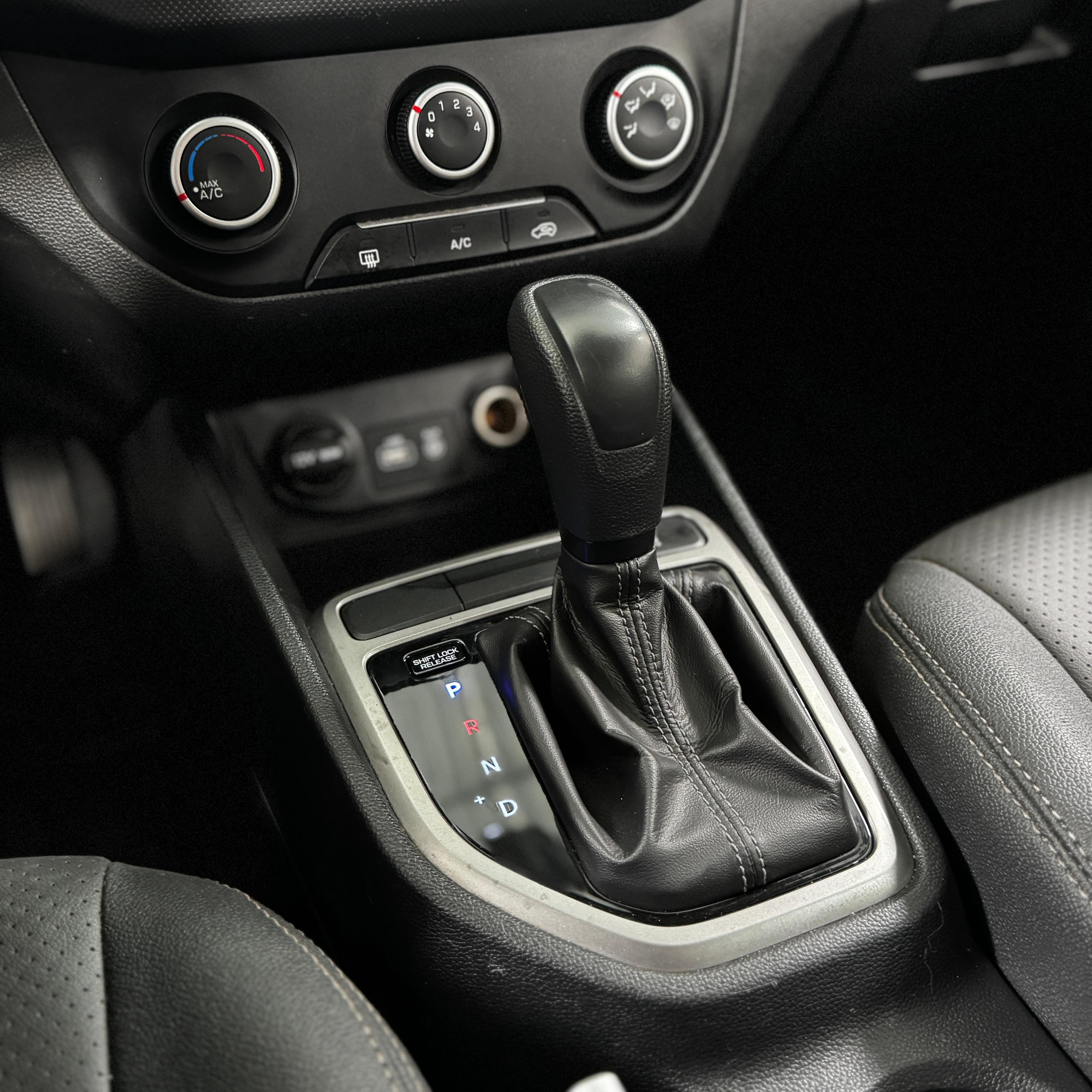 HYUNDAI creta 16a attitu