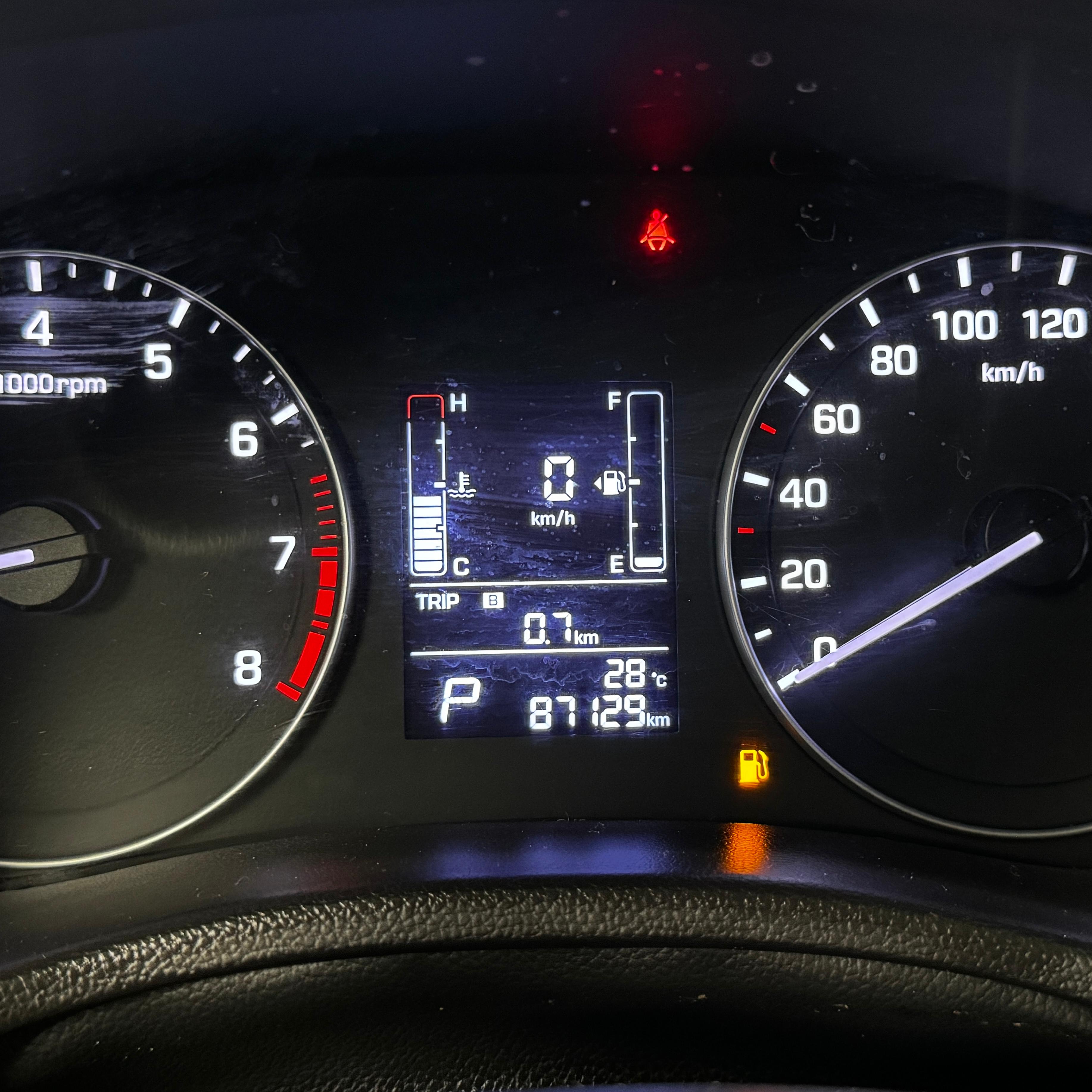 HYUNDAI creta 16a attitu