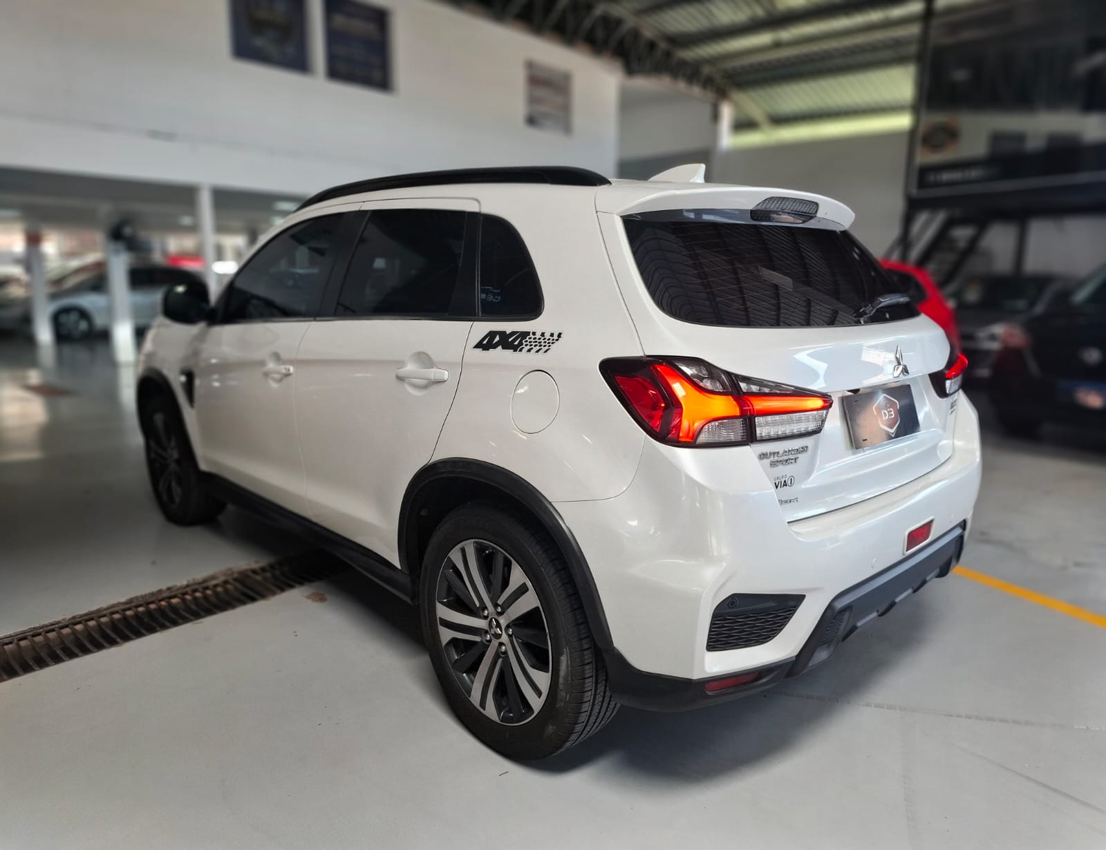 MITSUBISHI OUTLANDER