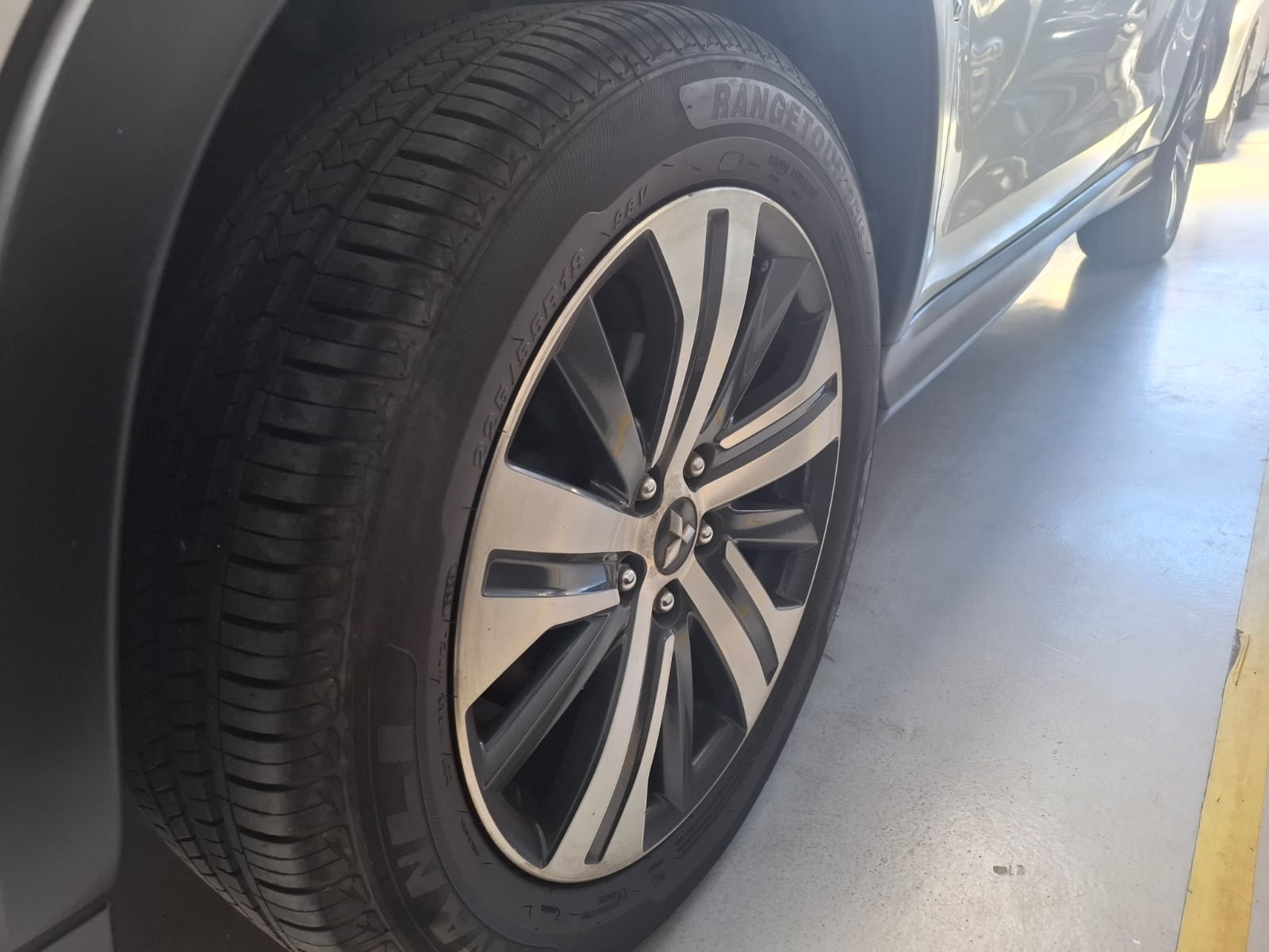 MITSUBISHI OUTLANDER