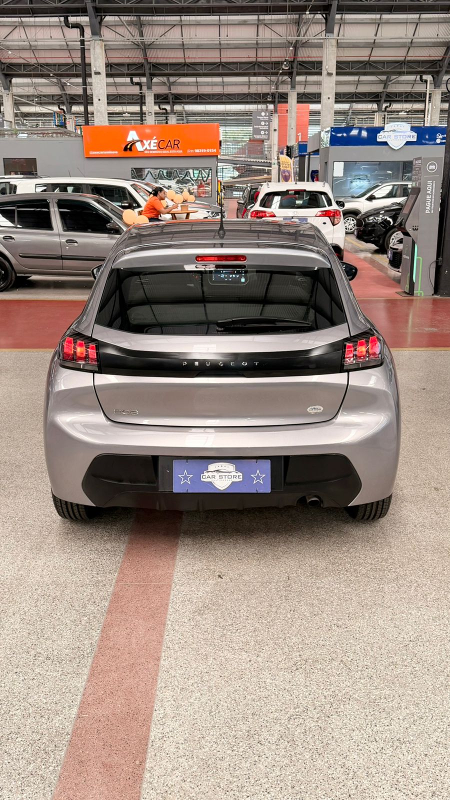 PEUGEOT 208
