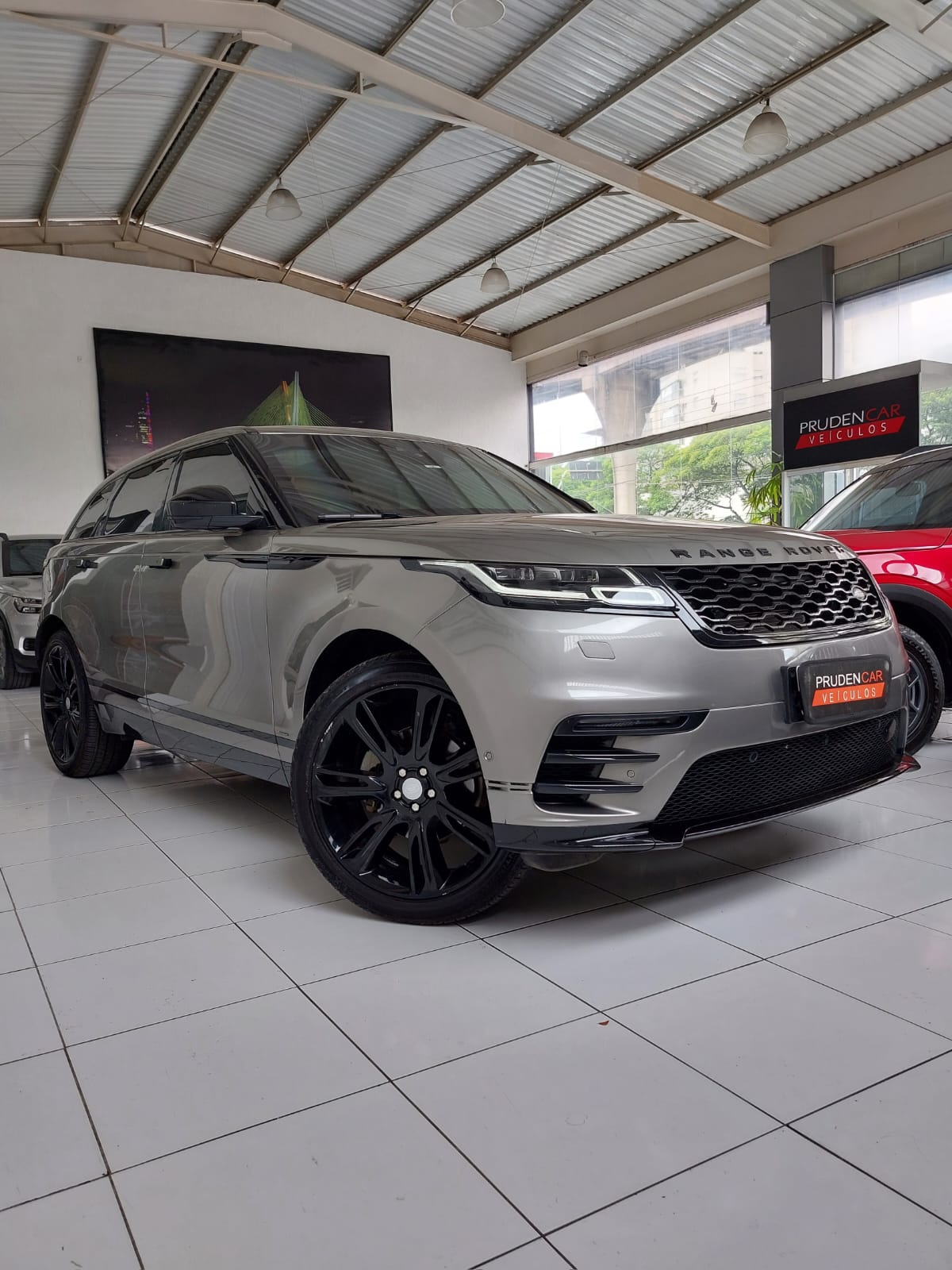 LAND ROVER RANGE ROVER VELAR