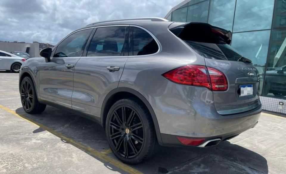 PORSCHE CAYENNE