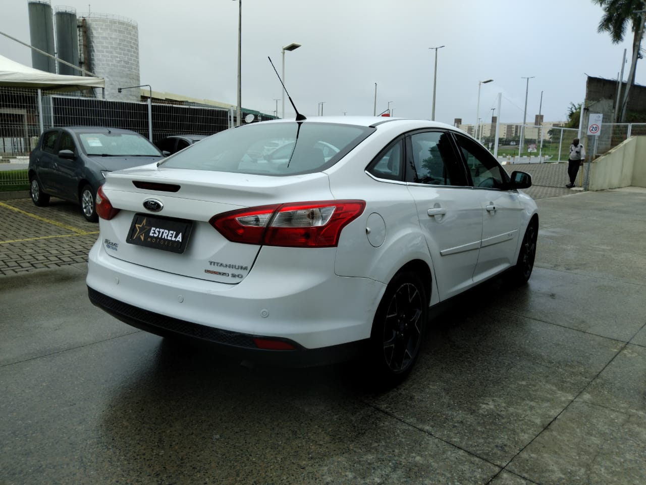 FORD focus sedan 2.0