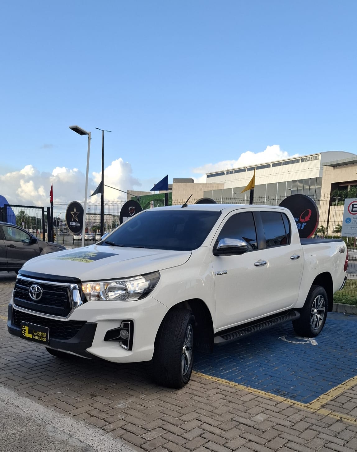 TOYOTA HILUX