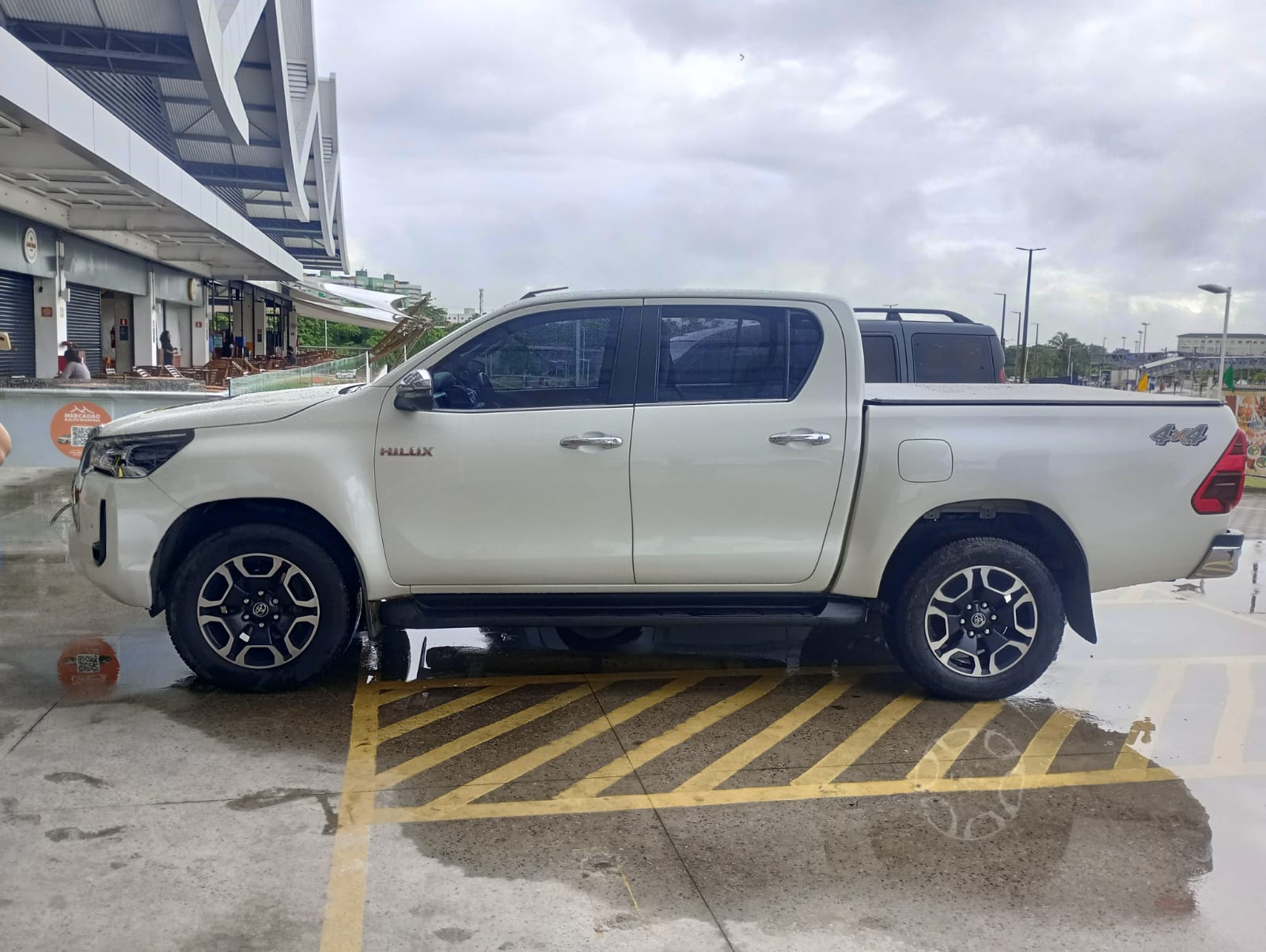 TOYOTA HILUX