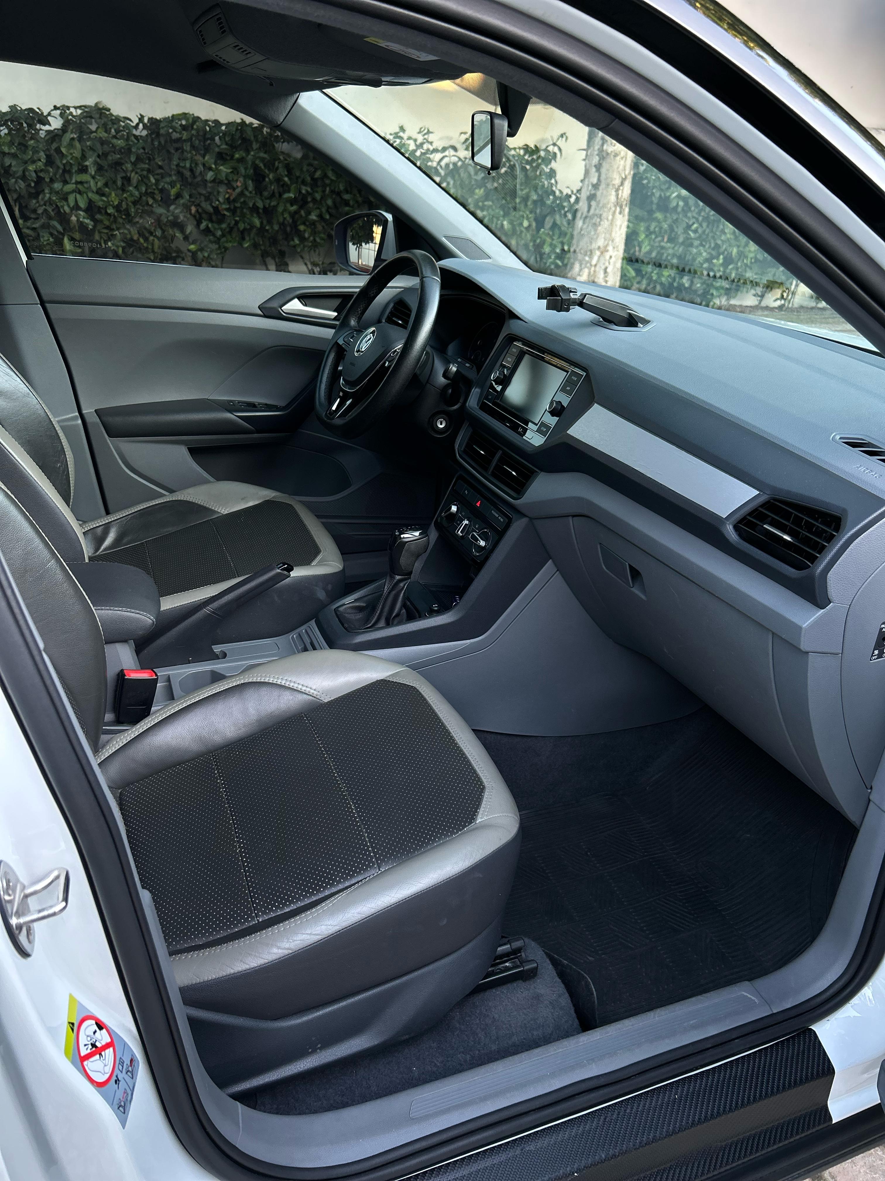 VOLKSWAGEN t cross 200 tsi aut