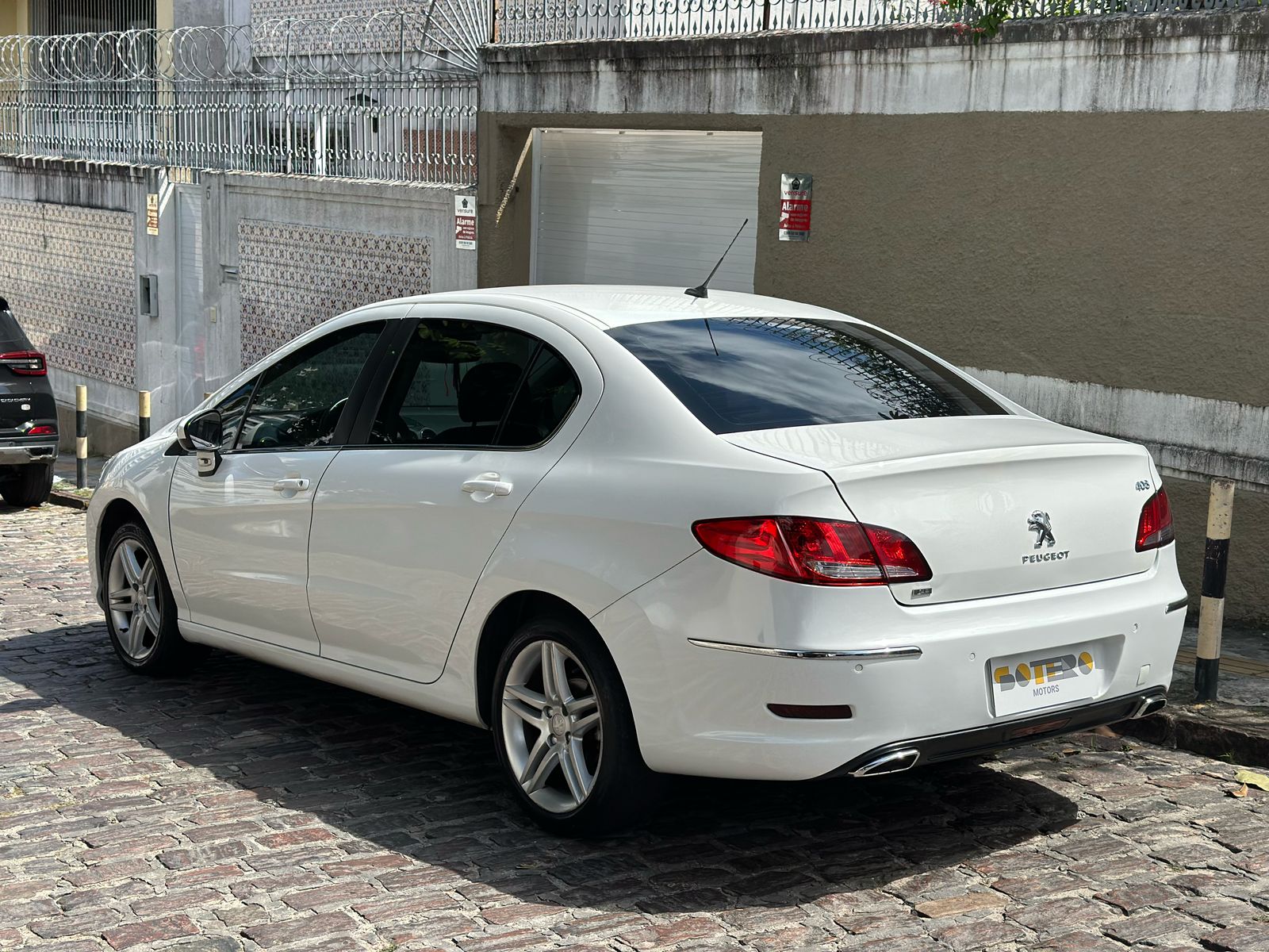 PEUGEOT 408