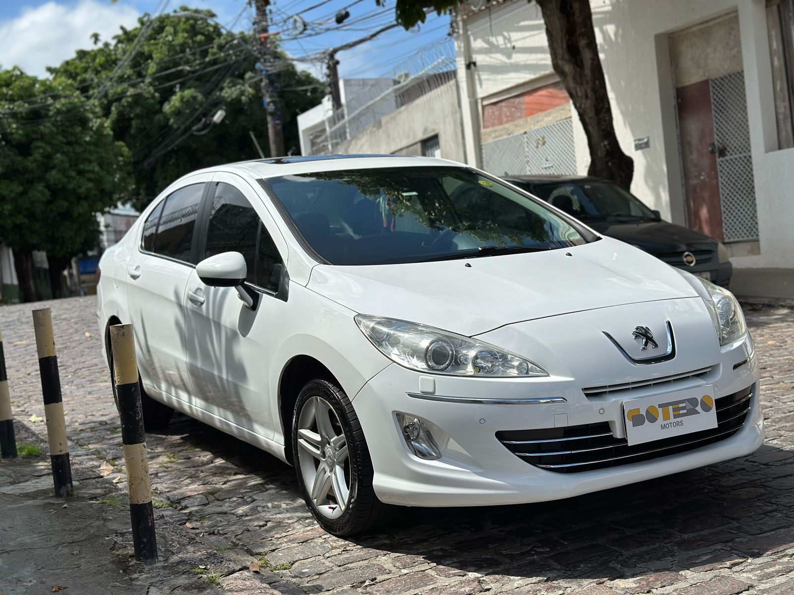 PEUGEOT 408