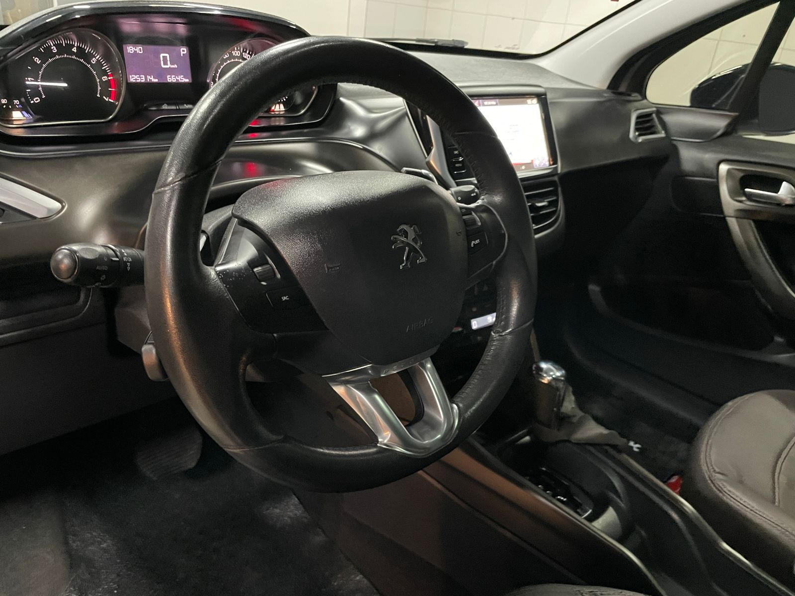 PEUGEOT 2008 griffe