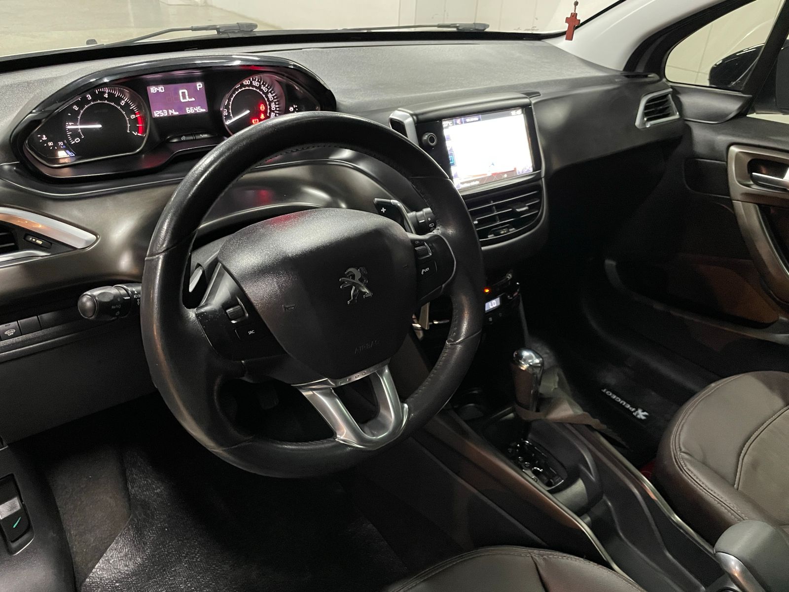 PEUGEOT 2008 griffe