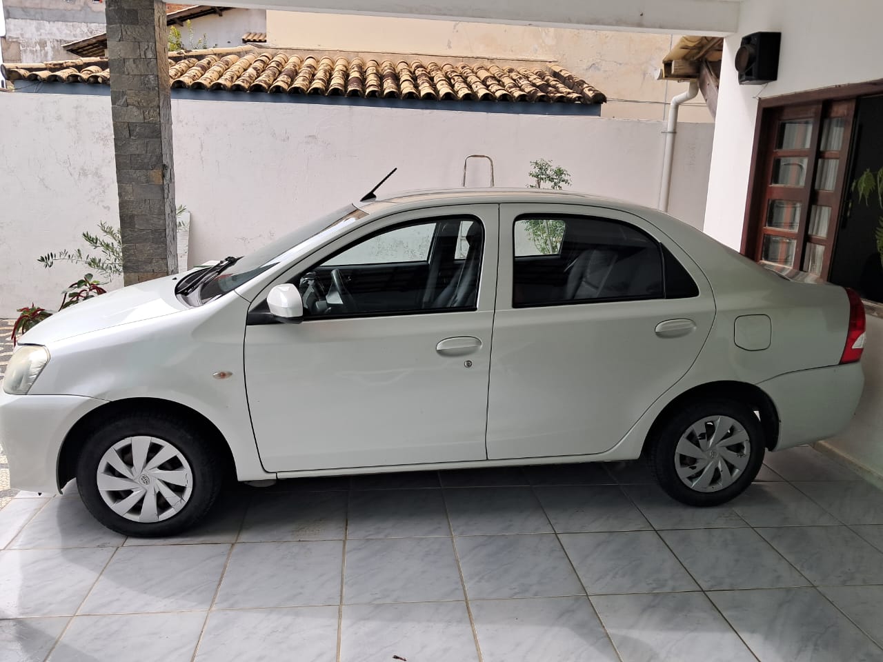 TOYOTA etios 1.5 x sedan 16v